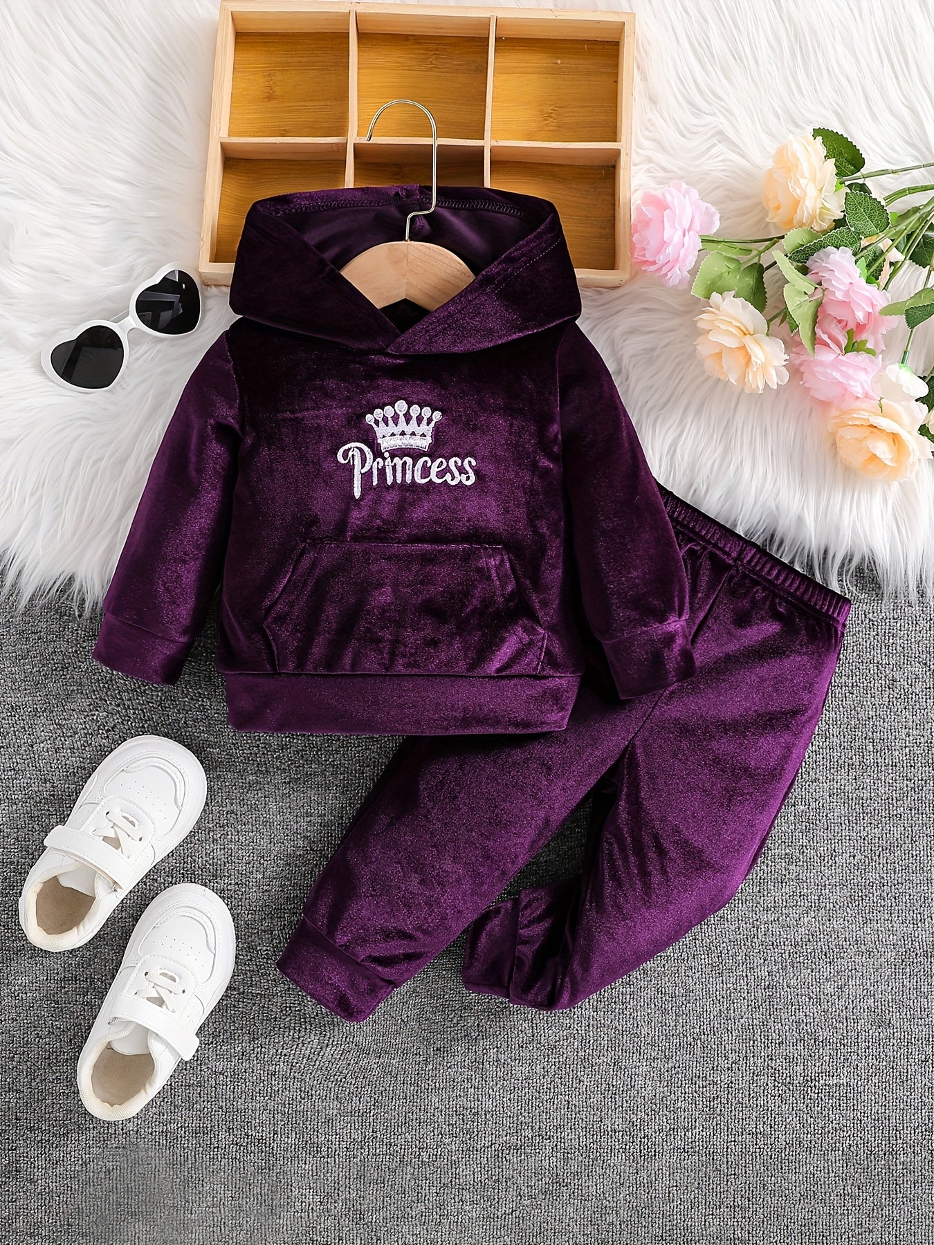 Girls' Long Pants Set, Burgundy Hooded Sweatshirt & Sweatpants, New Autumn Winter Warm Pullover Top, Fabric Two-Piece Set, Princess English Letter Embroidery with Pockets, Festive Holiday Outfit for Baby Girls, Perfect for Ou