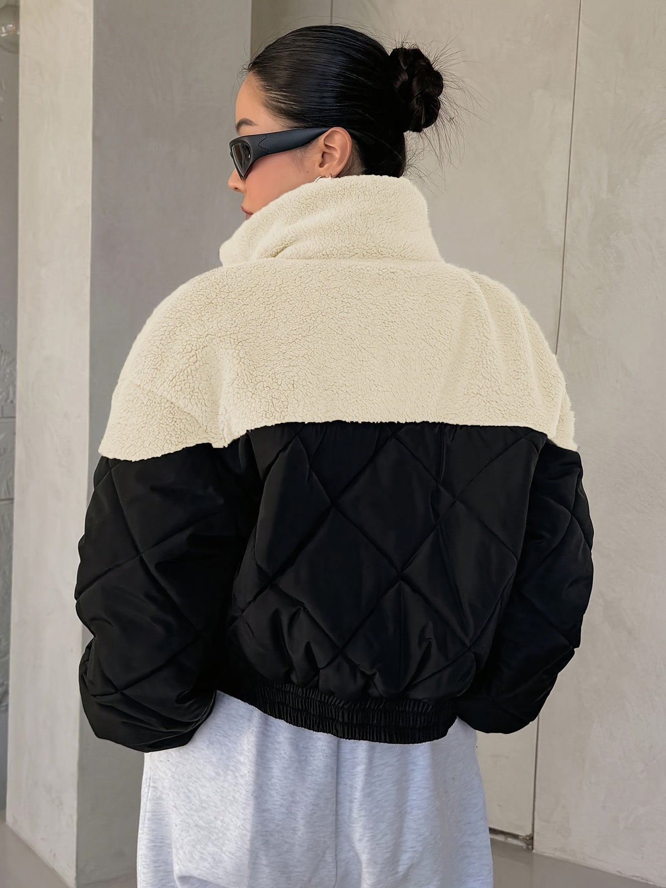 Women'S Elegant Color Block Zip-Up Jacket - Long Sleeve Stand Collar Warm Coat with Beige & Black Patchwork, Regular Fit Autumn Winter Outerwear, Casual Chic Layering Piece, Winter Jacket, Seasonal Fashion, Durable Fabric, St