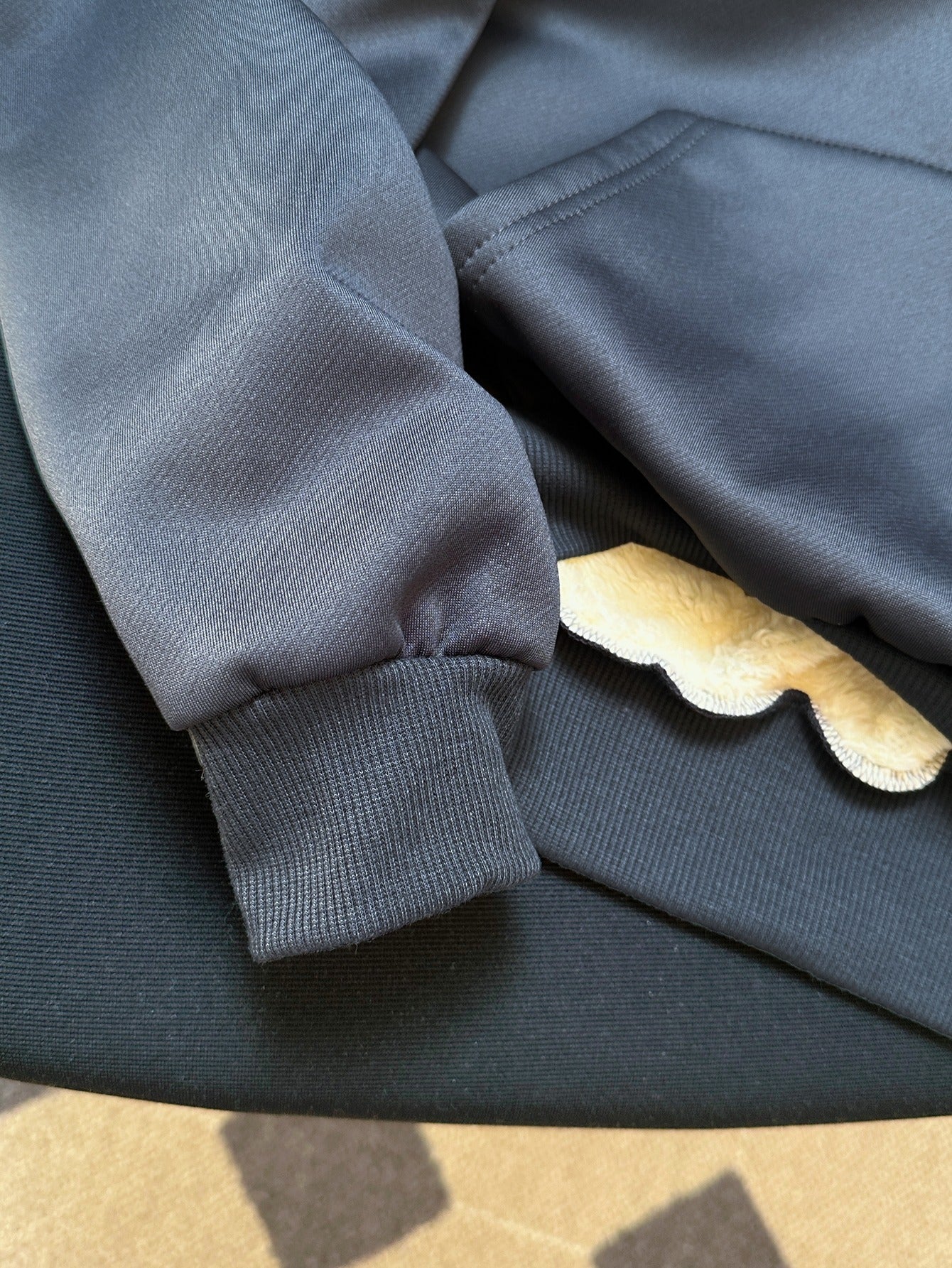 Կանացի մեծ չափսի ձմեռային տաք, գլխարկով սվիտեր՝ Շնորհավոր Սուրբ Ծնունդ և Շնորհավոր Նոր Տարի նախշերով - Հաստ բրդյա ծածկույթով մեծ չափսի սվիտեր, հարմարավետ, առօրյա սվիտեր Սուրբ Ծննդյան համար, Հելոուինի նվերներ, Սուրբ Ծննդյան սվիտեր, տոնական հագուստ,