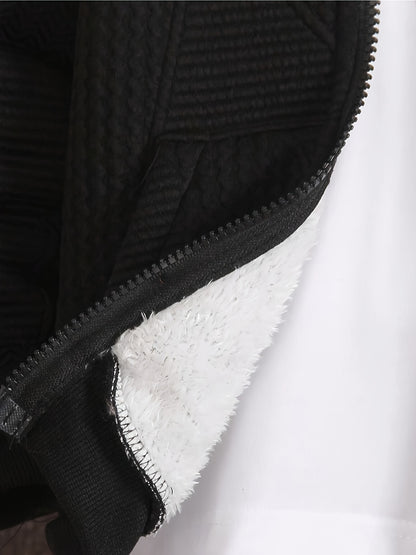 2 հատ տղաների համար նախատեսված առօրյա հագուստի հավաքածու, երկար թևքերով գլխարկով բաճկոն՝ ասեղնագործությամբ և կայծակաճարմանդով, երկրաչափական նախշերով տրիկոտաժե տաբատ, պոլիեսթերից և սպանդեքսի աստառով, սովորական չափսի՝ աշուն/ձմեռ, բացօթյա օգտագործման համար