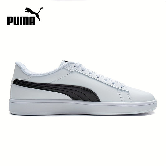 PUMA Ունիսեքս ցածր, առօրյա սպորտային կոշիկներ՝ սպիտակ և սև կոնտրաստային դիզայնով, շնչող PU վերին մաս և ռետինե ներբան, կապիչներով հարմարավետ կոշիկներ տղամարդկանց և կանանց համար, նրբագեղ սպորտային դիզայն, ներքին աստառ՝ կտորից, ամուր ռետինե ներբան։
