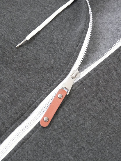 Տղամարդու ոճային գունային բլոկներով վերնաշապիկ՝ առօրյա, կայծակաճարմանդով և գլխարկով սվիտեր՝ առջևի գրպաններով, երկար թևքերով և երիզներով՝ շագանակագույն և սև դիզայնով, հարմարավետ աշնանային և ձմեռային հագուստի համար։