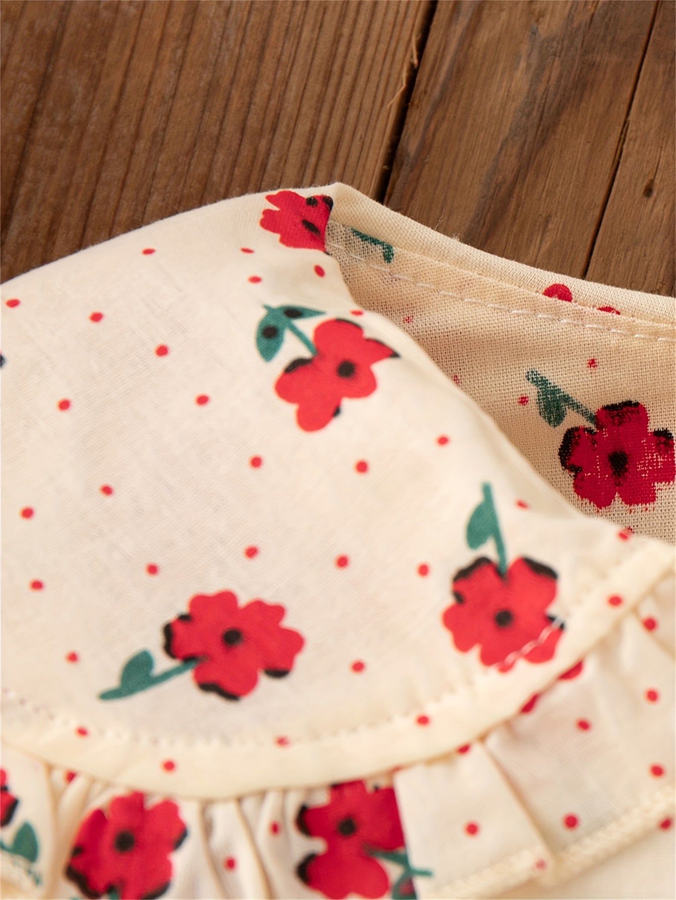 Կարմիր և սպիտակ պուանսետիայով և աստղերի նախշերով զգեստ՝ ծալքավոր օձիքով և ժանյակե զարդանախշով - Երկար թևքերով A-գծով ձմեռային երեկույթի զգեստ Սուրբ Ծննդյան, Նոր տարվա, լուսանկարահանումների համար - Կարճ փափուկ զգեստ (ձեռքով լվացվող հագուստ)