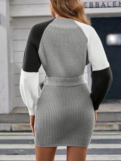 Գունավոր բլոկով նեղ գոտկատեղով նորաձև զգեստ