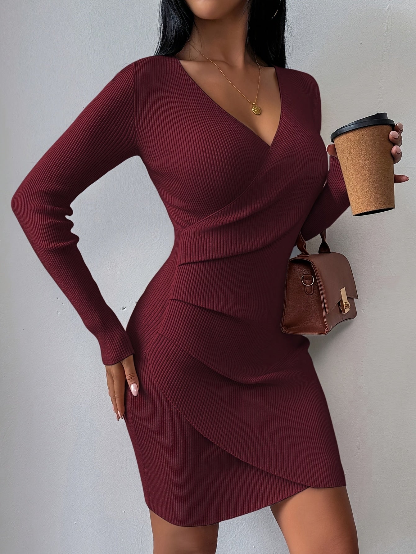 Նոր աշնանային և ձմեռային նեղ, V-ձև դեկոլտեով զգեստ՝ ձգվող և գրավիչ փաթաթվող դիզայնով, էլեգանտ միագույն մինի զգեստ՝ աշխատանքի և ժամադրությունների համար