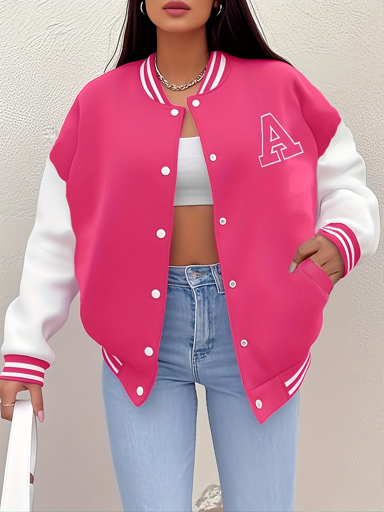 Կանացի առօրյա երկարաթև բեյսբոլի բաճկոն «A» տառի դետալով - սև և բեժ երկգույն դիզայն, կոճակներով առջևի մաս, գրպաններ, աշուն/ձմեռ նորաձև վերնազգեստ, աշուն-ձմեռ հագուստ | կոճակներով բաճկոն | ֆունկցիոնալ գրպաններ