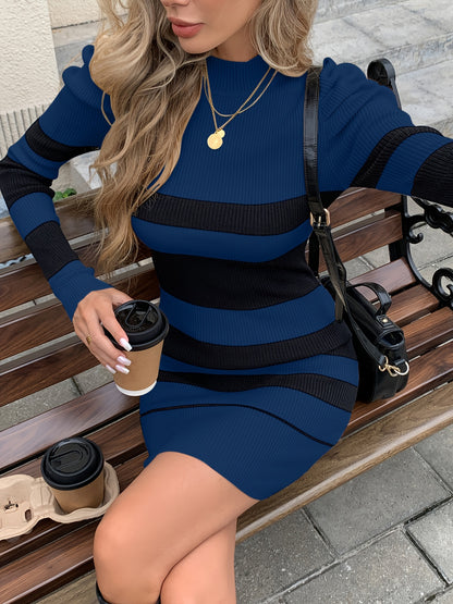 Էլեգանտ ձմեռային կարճ զգեստ Poinçon d'Asymétrie-ով, ասիմետրիկ շերտավոր թևքերով - բարձր վզնոցով H-գծի կերպարը գրկող զգեստ, մինչև ծնկները երկարությամբ կարճ տաբատ՝ աշնանային/ձմեռային երեկույթների, հարսանիքների և հատուկ առիթների համար (ոչ)