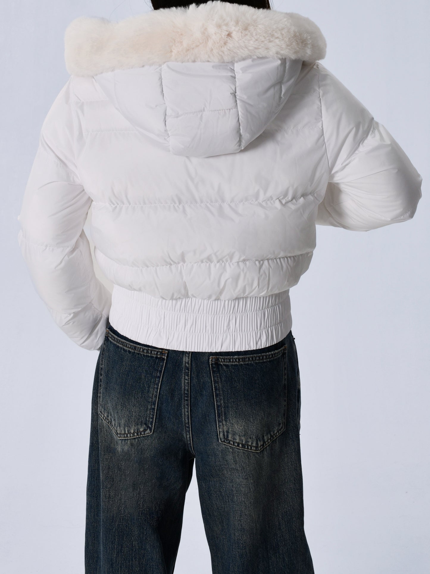 Էլեգանտ պոլիեսթերային բարձիկով կանացի բաճկոն - 2024 թվականի նորաձև կարճ միագույն վերարկու՝ հաստ արհեստական ​​մորթուց օձիքով, երկար թևքերով, կայծակաճարմանդով, գործված - Ձմեռային ջերմություն, առօրյա վերնազգեստ