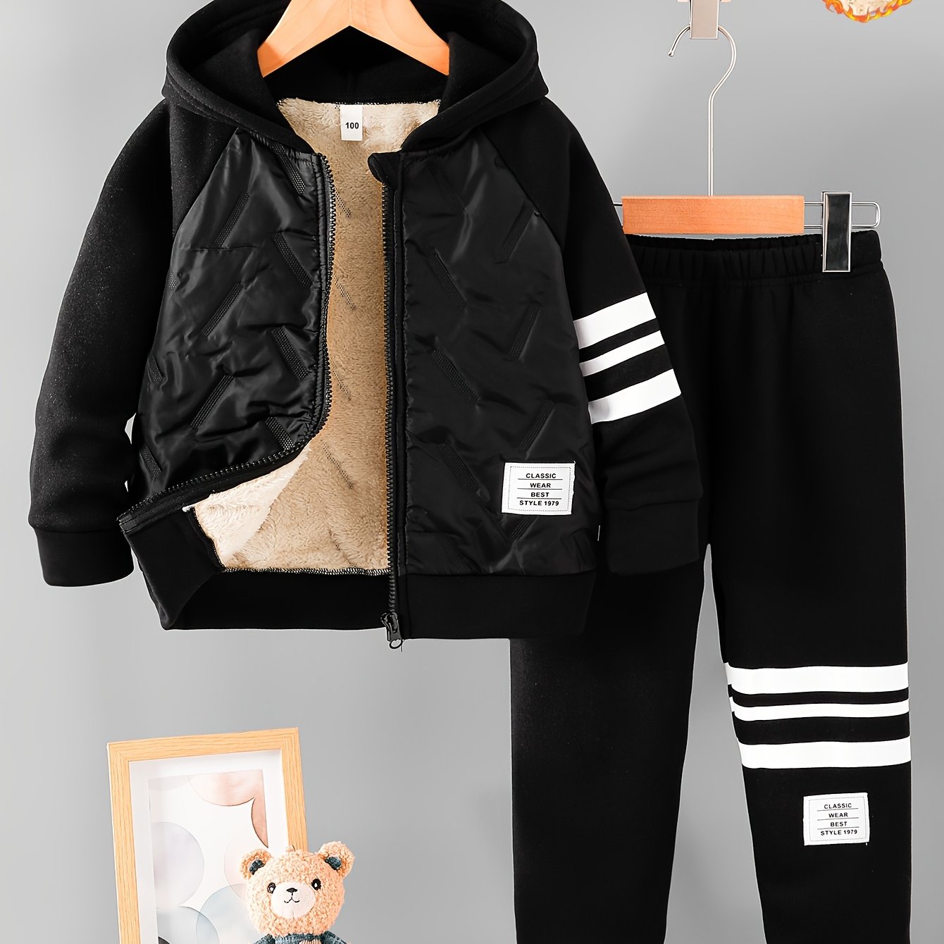 Boys' Autumn/Winter New Jacket with Striped Print, Letter Patch, Zipper Hooded Thickened Warm Coat and Casual Comfortable Everyday Versatile Sweatpants 2pcs Set, Perfect for Outdoor