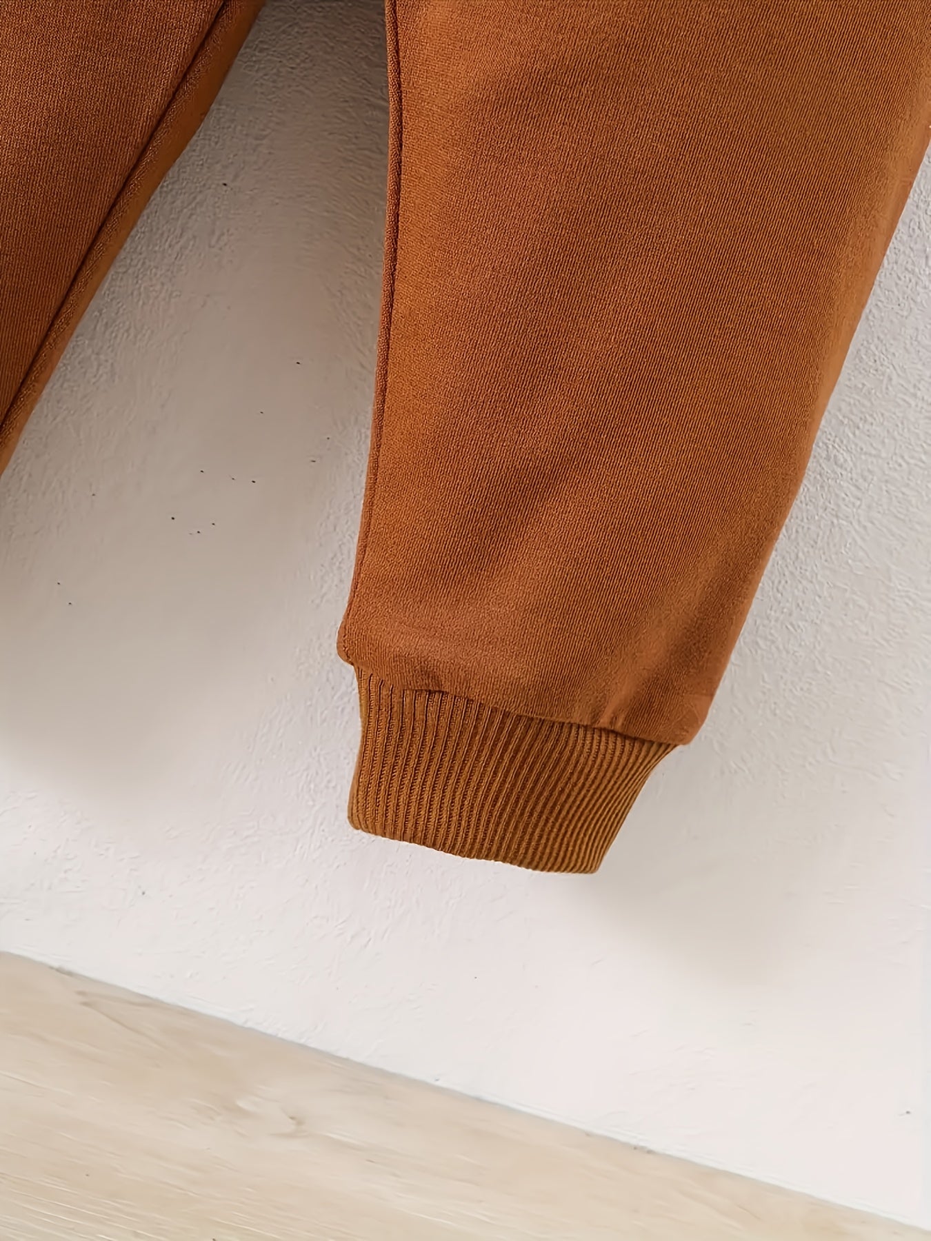 Նորածին տղայի երկար թևքերով բրդյա գլխարկով սվիտեր՝ թվերով և տառերով նախշերով + սպորտային տաբատների հավաքածու՝ աշնանային և ձմեռային դրսի հագուստի համար, իդեալական է դրսի հագուստի համար