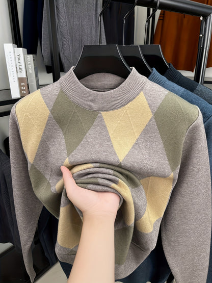 Նոր աշնանային և ձմեռային հավաքածուն ներառում է տղամարդկանց երկար թևքերով տրիկոտաժե սվիտեր՝ կայծակաճարմանդով և կողավոր կլոր վզով։ Այս առօրյա և ոճային սվիտերը բազմակողմանի է աշնանային և ձմեռային ամենօրյա կրելու համար, հարմար է տղամարդկանց համար։