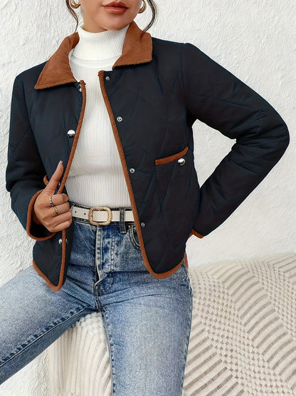 Կանացի նորաձև, էլեգանտ, երկգույն գործվածքից կարճ բաճկոն, գունային բլոկներով օձիք, երկար թևքերով, հարմար է բոլոր առիթների համար, աշնանային և ձմեռային