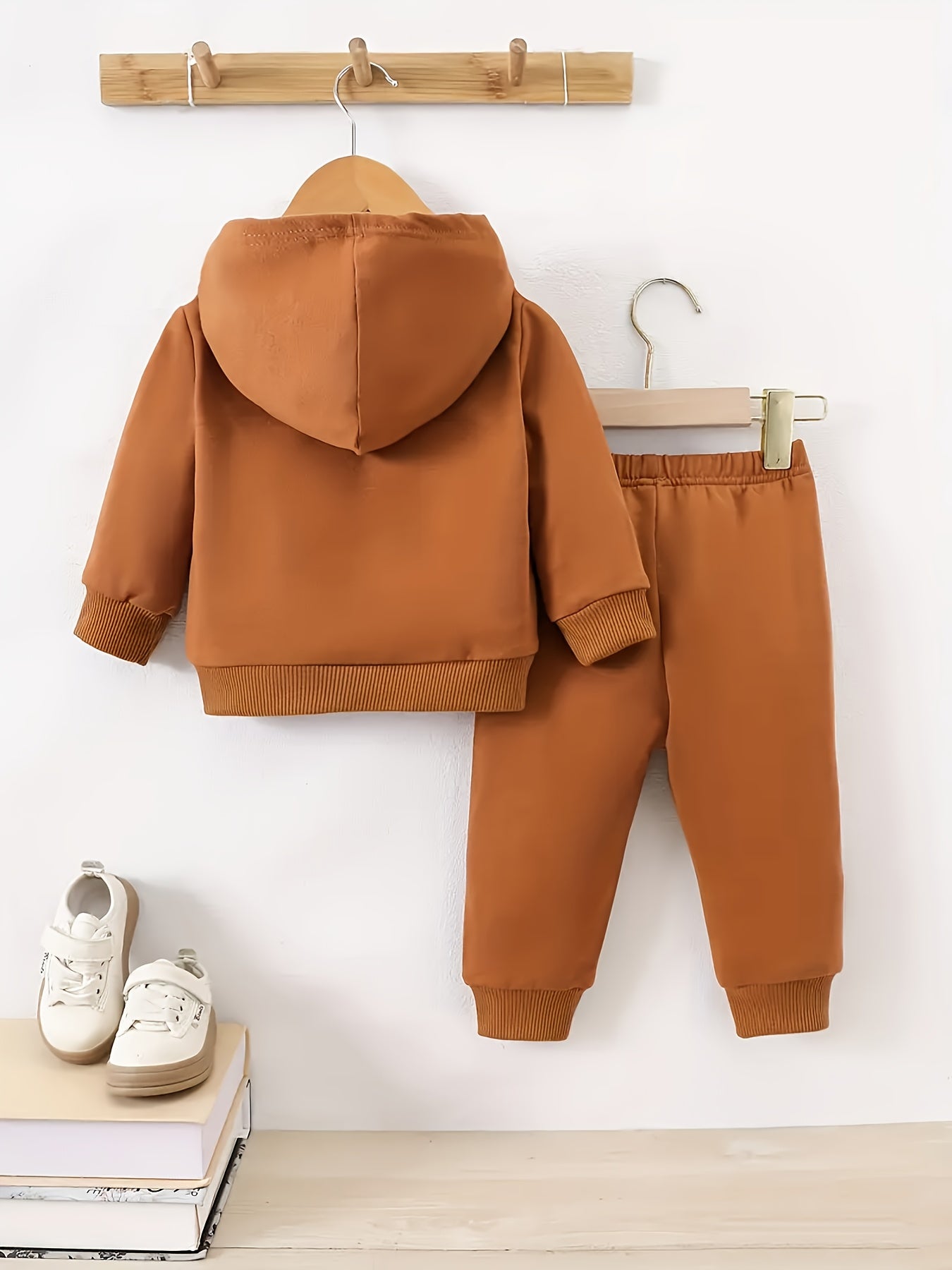 Նորածին տղայի երկար թևքերով բրդյա գլխարկով սվիտեր՝ թվերով և տառերով նախշերով + սպորտային տաբատների հավաքածու՝ աշնանային և ձմեռային դրսի հագուստի համար, իդեալական է դրսի հագուստի համար