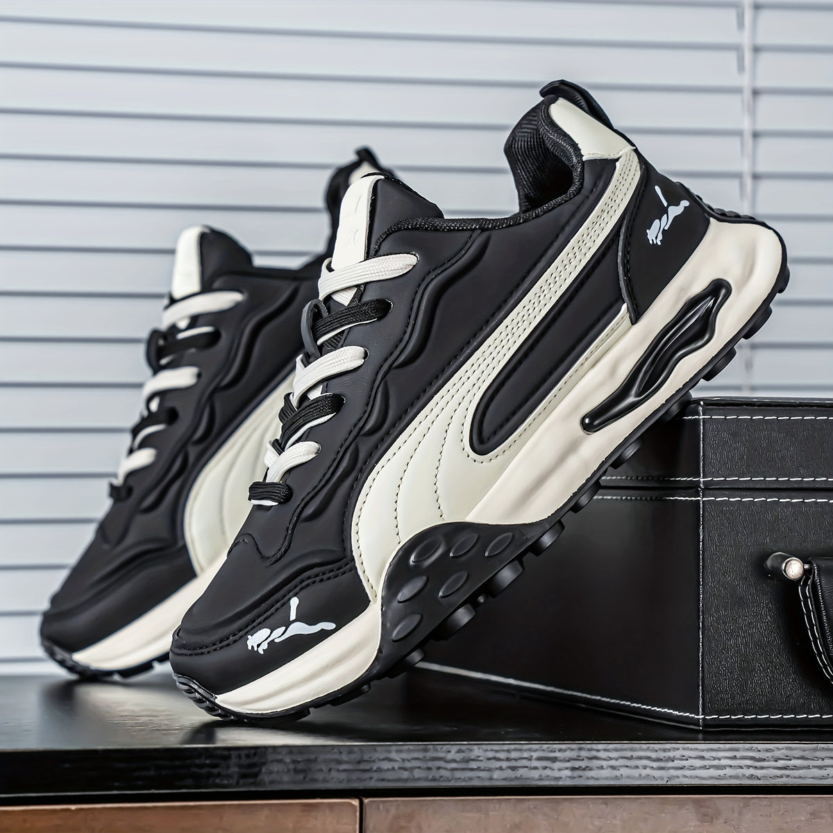 Men's Casual Low Top Sneakers for Spring and Fall