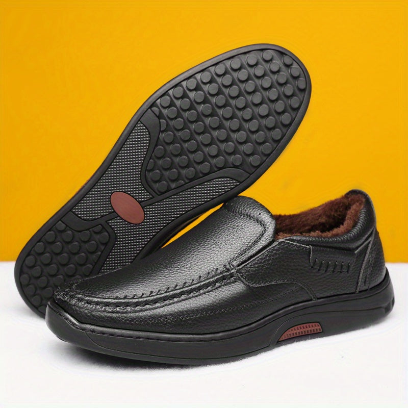 A Pair of Genuine Leather Men'S Shoes, Featuring Warm And Cozy Casual Leather Shoes with Plush Lining for Autumn And Winter. Made from High-Quality First-Layer Cowhide, The Shoe'S Surface Showcases a Delicate Texture That Hig