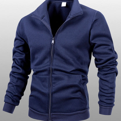 Տղամարդու միագույն բրդյա բաճկոն՝ կանգնած օձիքով, կայծակաճարմանդով, երկար թևքերով, սպորտային, առանց գլխարկի, մեծ կողային գրպաններով, հարմար է ամենօրյա կրելու, բացօթյա գործունեության, լեռնագնացության համար