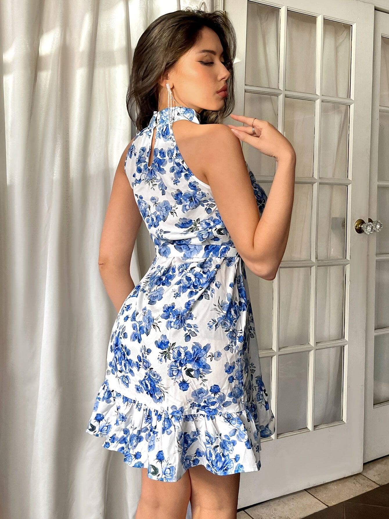 Elegant Floral Print Sleeveless Dress with Ruffle Hem - Choker Neck, Knee-Length, Lightweight Polyester, Machine Washable - Ideal for Spring/Summer/Fall Events