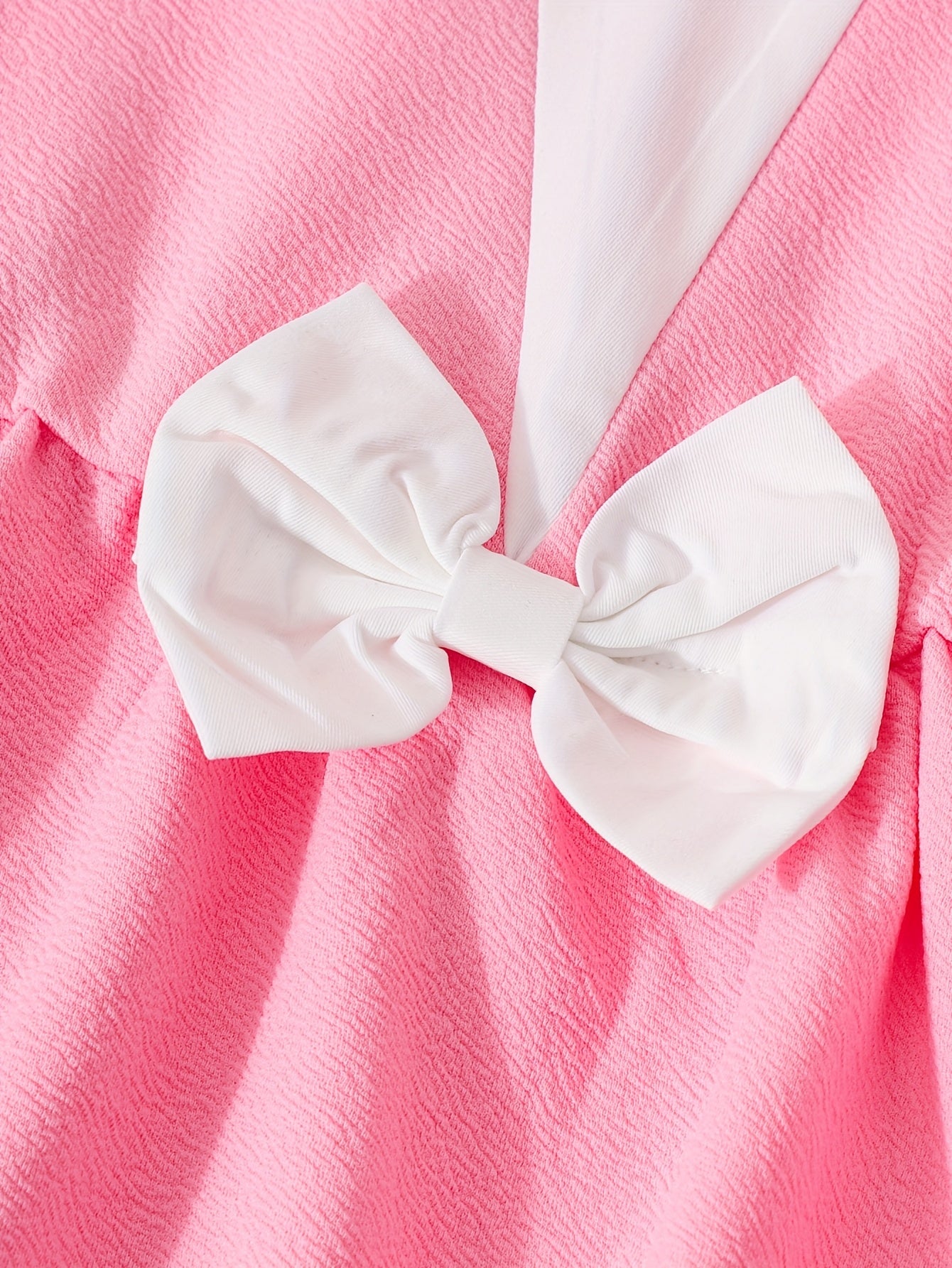 «Նորաձև աշնանային, էլեգանտ, ժապավենաձև զարդարված երկար թևքով վերնաշապիկ և ուղիղ լայն տաբատ՝ երկկտոր հավաքածու, զբոսանքի համար»