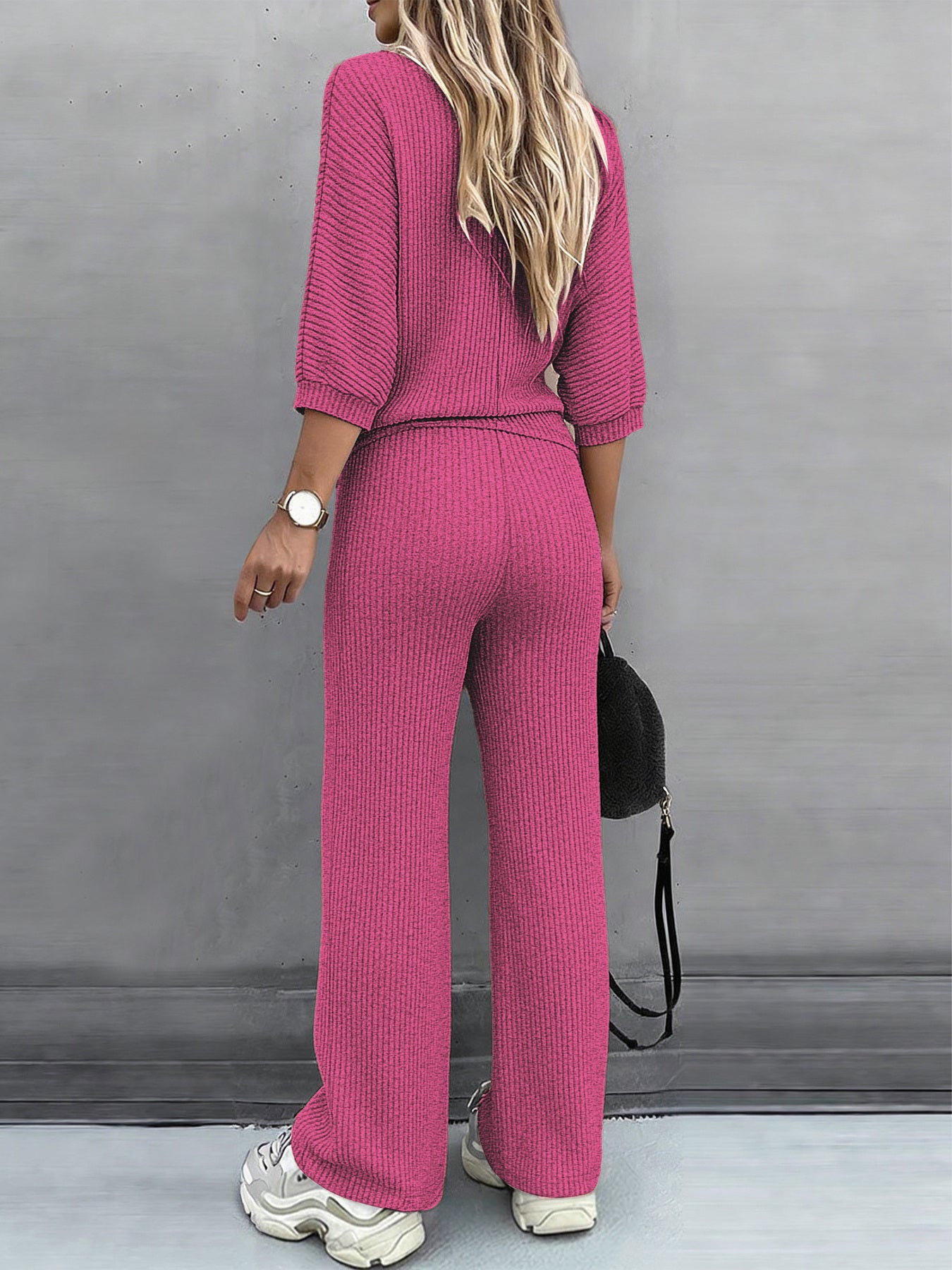 A Two-Piece Set Featuring a Solid Color Batwing Short-Sleeve T-Shirt with a Round Neck And Casual Wide-Leg Stretchy Pants - ayq