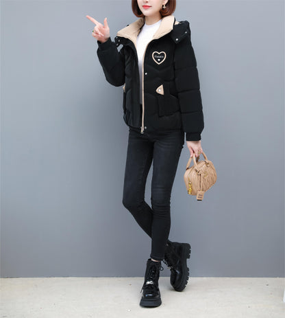 Կանացի ձմեռային գլխարկով բաճկոն - ոճային բեժ և սպիտակ կայծակաճարմանդով վերարկու՝ սրտիկ նախշերով, տաք պոլիեսթերային վերնազգեստ՝ առօրյա կամ նրբագեղ տեսքի համար, ձմեռային բաճկոն