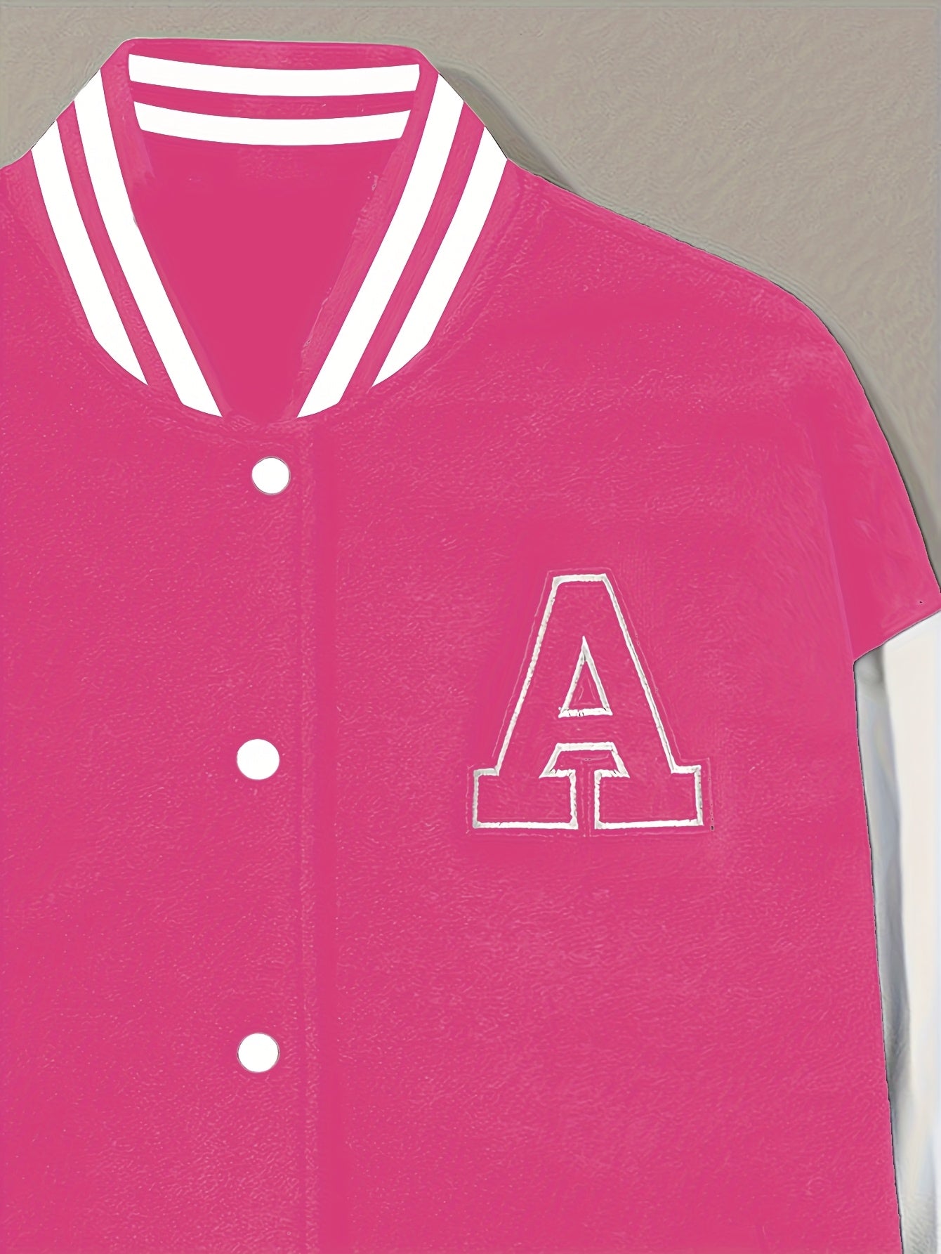 Կանացի առօրյա երկարաթև բեյսբոլի բաճկոն «A» տառի դետալով - սև և բեժ երկգույն դիզայն, կոճակներով առջևի մաս, գրպաններ, աշուն/ձմեռ նորաձև վերնազգեստ, աշուն-ձմեռ հագուստ | կոճակներով բաճկոն | ֆունկցիոնալ գրպաններ