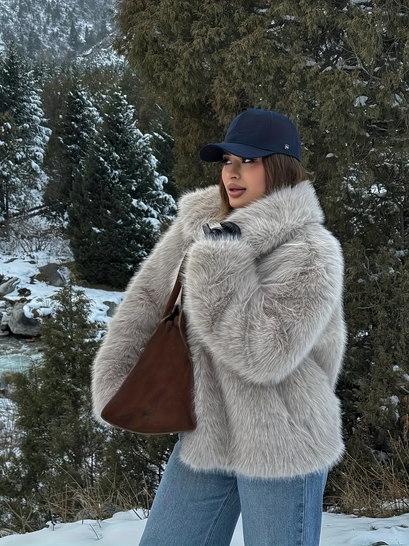 Կանացի էլեգանտ սպիտակ արհեստական ​​մորթուց վերարկու՝ կարճ երկարության ձմեռային բաճկոն՝ V-աձև դեկոլտեով և օձիքով, լվացքի մեքենայով լվացվող՝ նման վերնաշապիկի, բոլոր եղանակների կարճ վերարկու՝ երեկույթների կամ առօրյա հագուստի համար (առանց մեծ չափսերի)