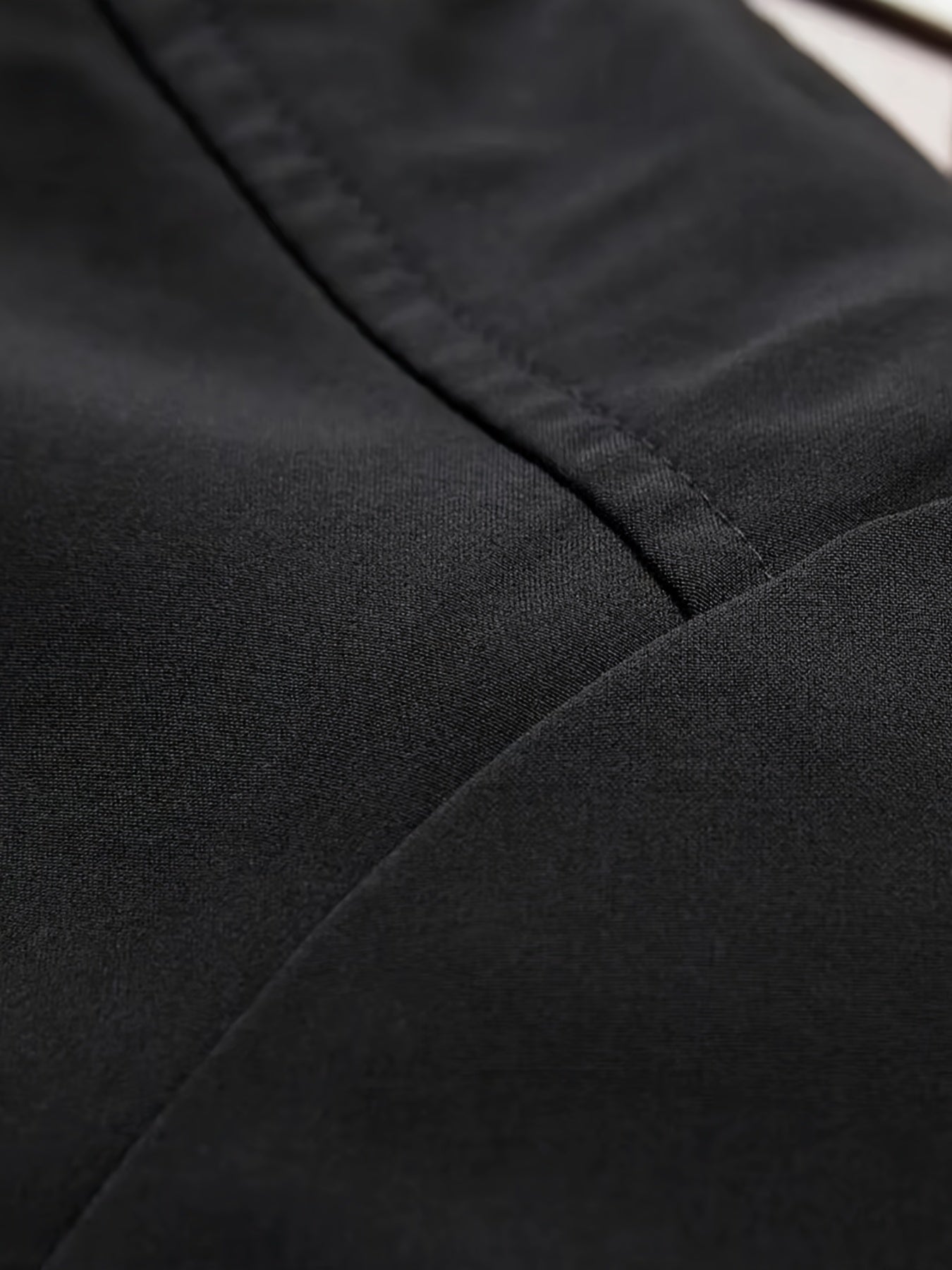 Men'S Stylish Black Sports Casual Jacket - Lightweight Bomber with Zipper Pockets, Front Zipper Panel, and Ribbed Cuffs - Perfect for Outdoor Activities, Running, and Casual Attire