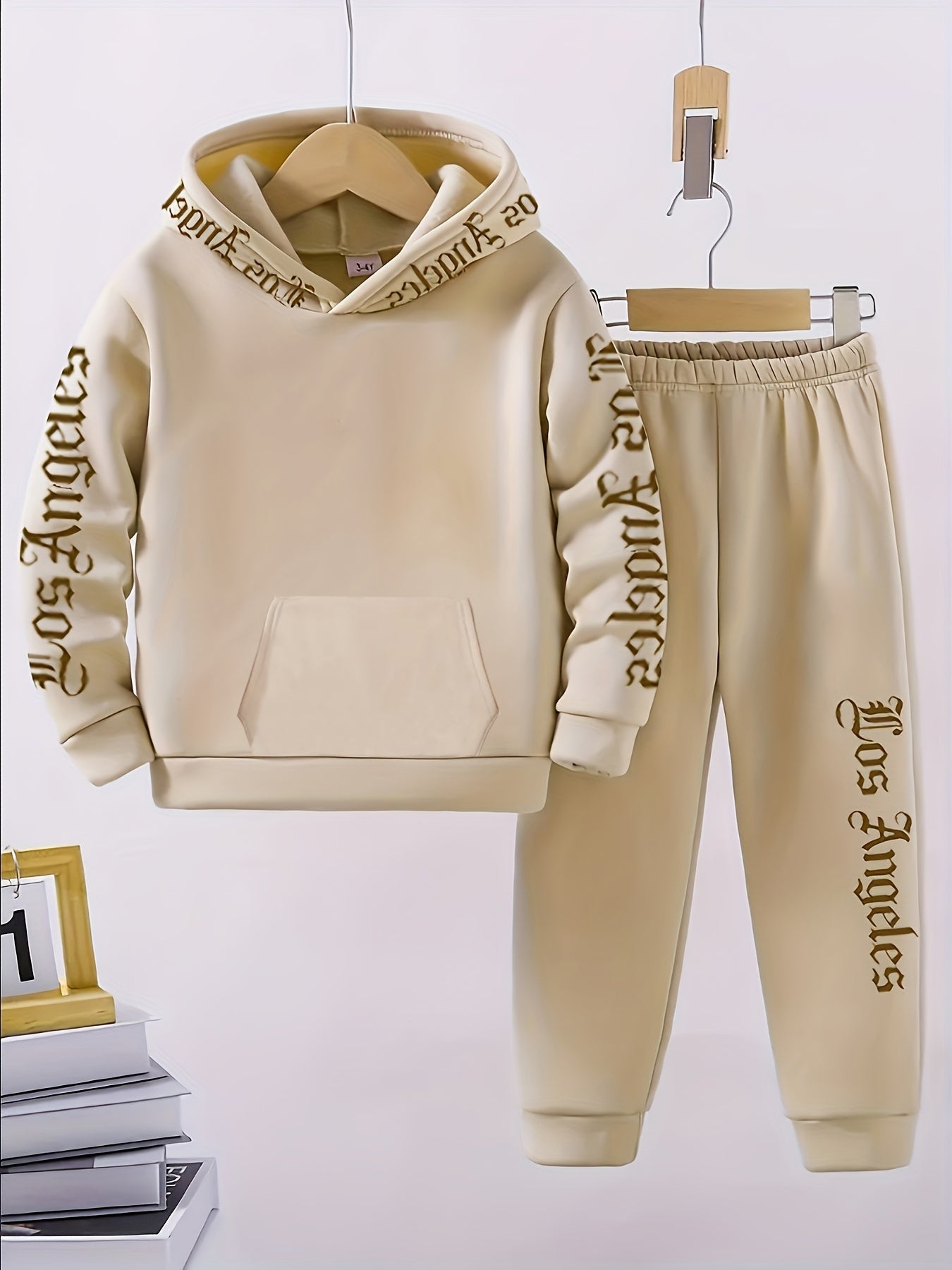 2pcs Boys' Casual Polyester Tracksuit Set, Los Angeles Alphabet Print, Medium Stretch Knit Fabric, Regular Fit, with Fleece-Lined Long Sleeve Hoodie and Joggers, for Daily & Outdoor Wear, Fall/Winter Warmth, for Outdoor