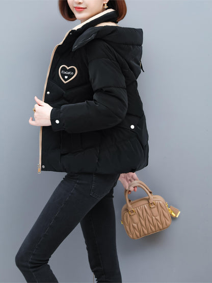 Կանացի ձմեռային գլխարկով բաճկոն - ոճային բեժ և սպիտակ կայծակաճարմանդով վերարկու՝ սրտիկ նախշերով, տաք պոլիեսթերային վերնազգեստ՝ առօրյա կամ նրբագեղ տեսքի համար, ձմեռային բաճկոն