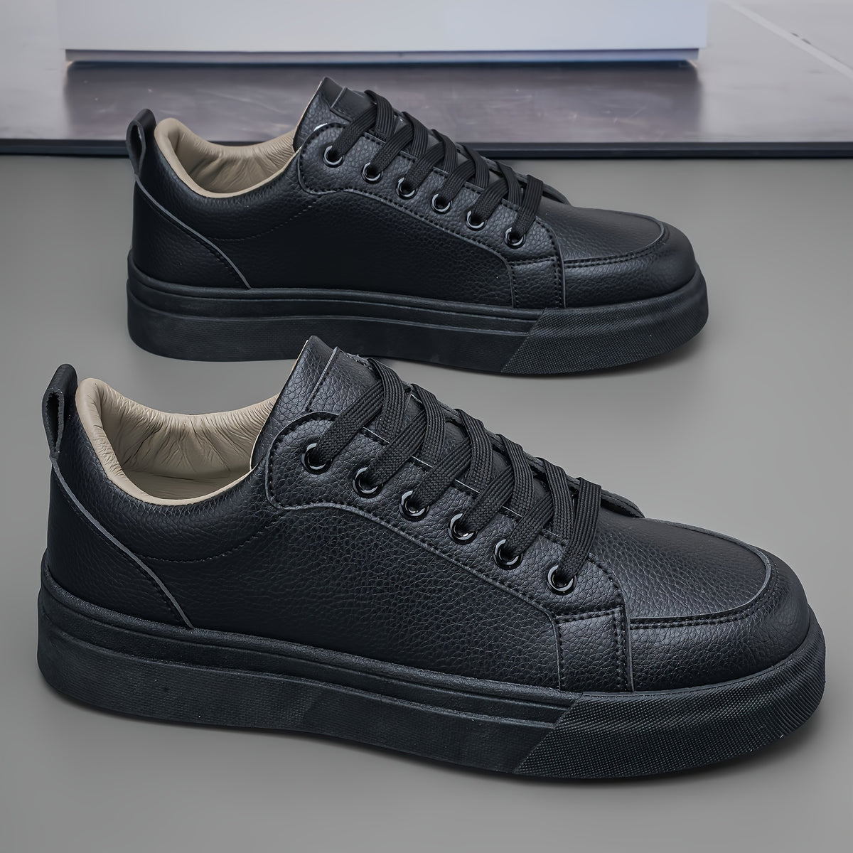 Men's Vintage Low-Top Casual Sneakers with PU Upper
