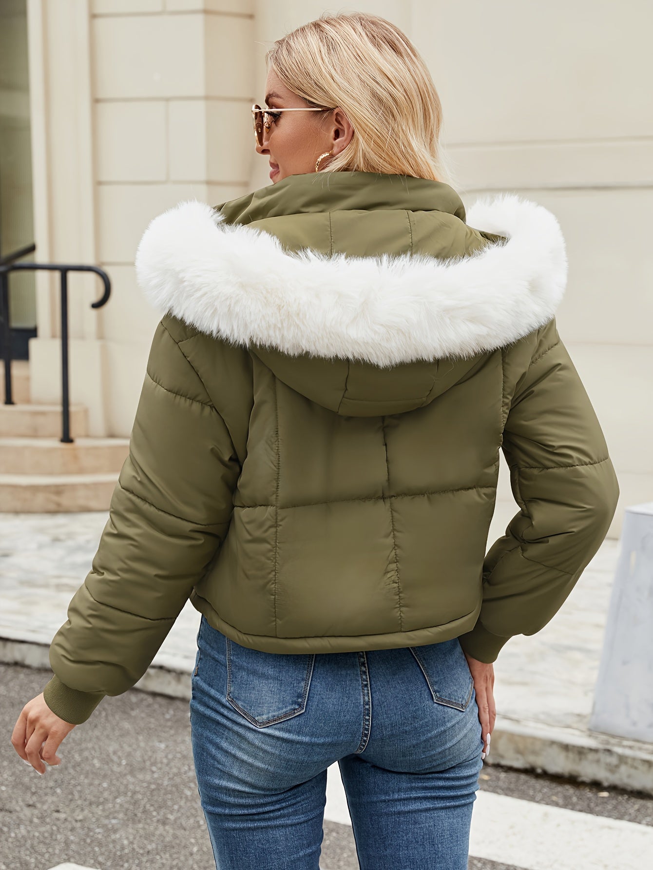 Կանացի կարճ, առօրյա, կայծակաճարմանդով, գլխարկով բաճկոն՝ արհեստական ​​մորթուց զարդանախշով - սև պոլիեսթեր, երկար թևքերով, աշնանային/ձմեռային բացօթյա հագուստ, ցուրտ եղանակի համար | Գլխարկով նորաձևություն | Փայլուն ծածկույթ