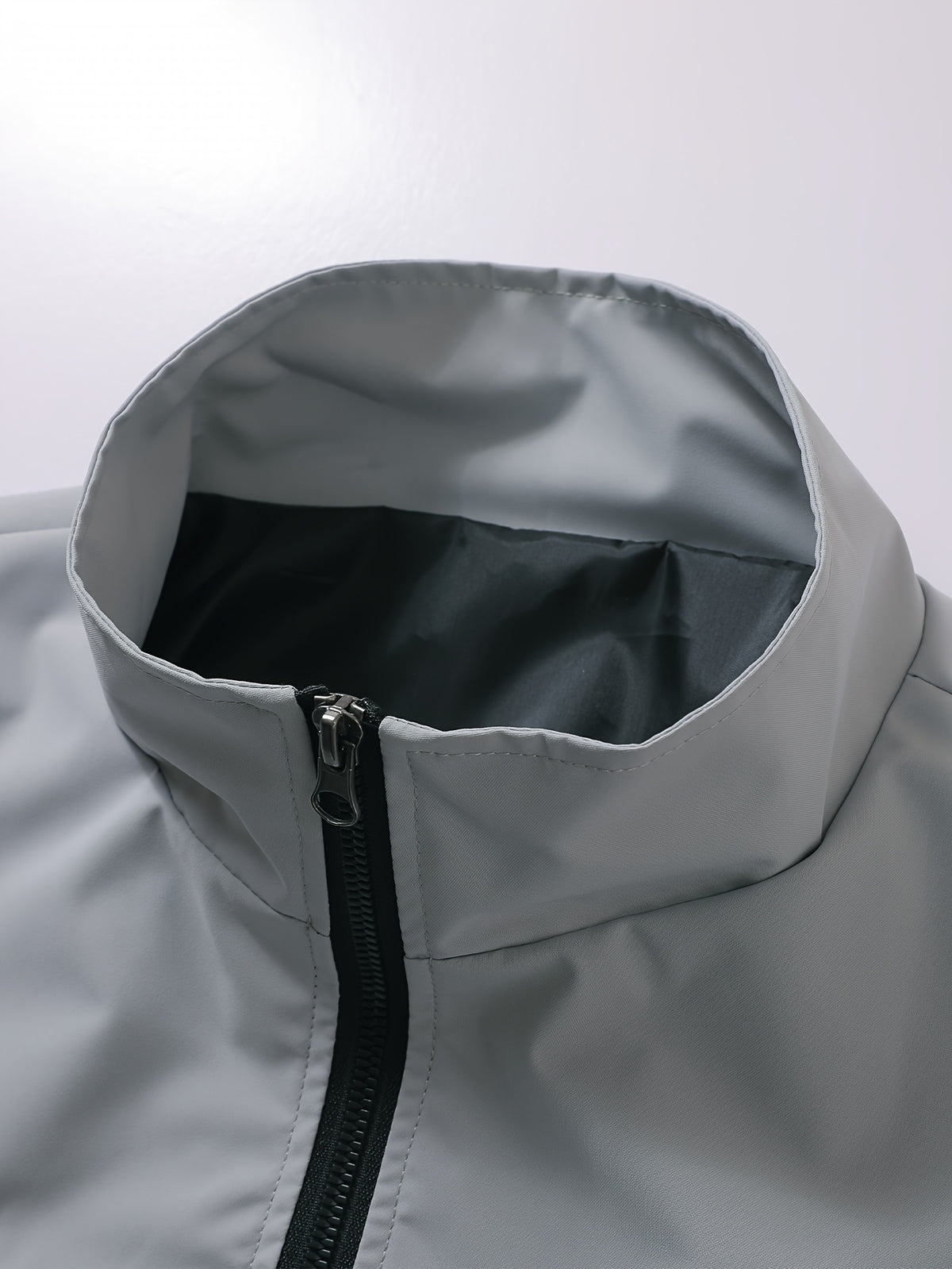 Men's Lightweight Softshell Jacket with Color Block Design