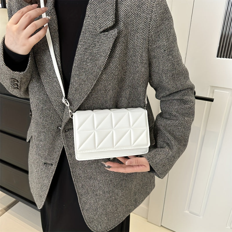 Սև մինիմալիստական ​​​​քառակուսի մինի ուսապարկ, բոլորին համապատասխանող արգայլ նախշերով, փեղկավոր, խաչաձև պայուսակ