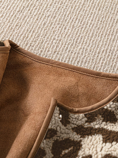 Կանացի էլեգանտ ընձառյուծի նախշերով երկար թևքով բաճկոն - հարմարավետ ձմեռային ջերմություն, չձգվող գործվածք, կանոնավոր չափսերով և կոճակներով փակմամբ, իդեալական է աշնանային և ձմեռային ճանապարհորդությունների համար։