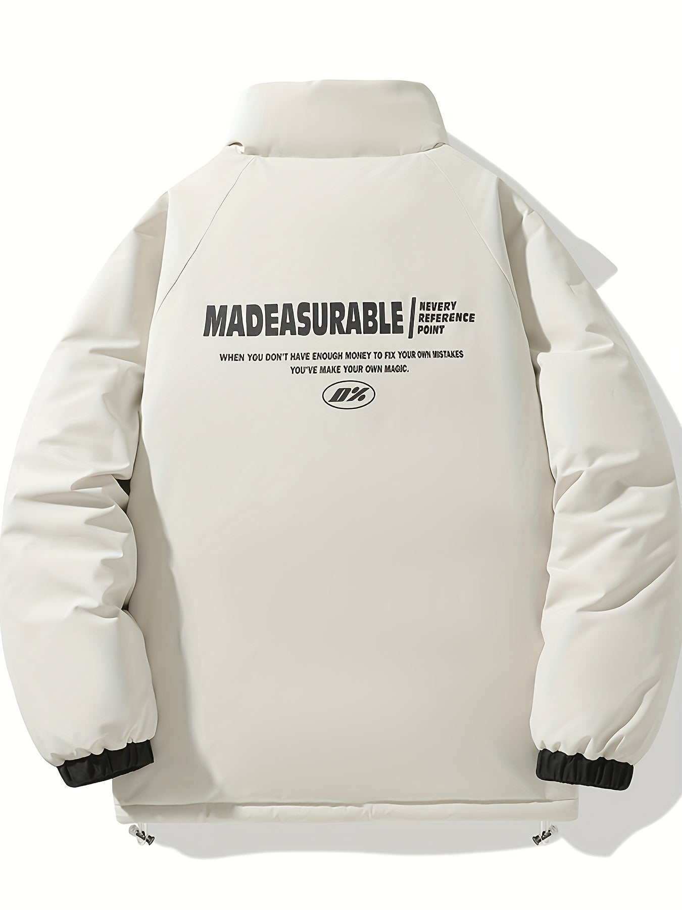 Տղամարդու երկկողմանի ձմեռային բաճկոն՝ հաստացված, կանգուն օձիքով, կայծակաճարմանդով և «MADEASURABLE» և «I CONUT» գրությամբ, սև և սպիտակ, սովորական չափսի՝ աշնանային և ձմռան համար, աշնանային վերնազգեստ, համարձակ գրություն, դիմացկուն գործվածք