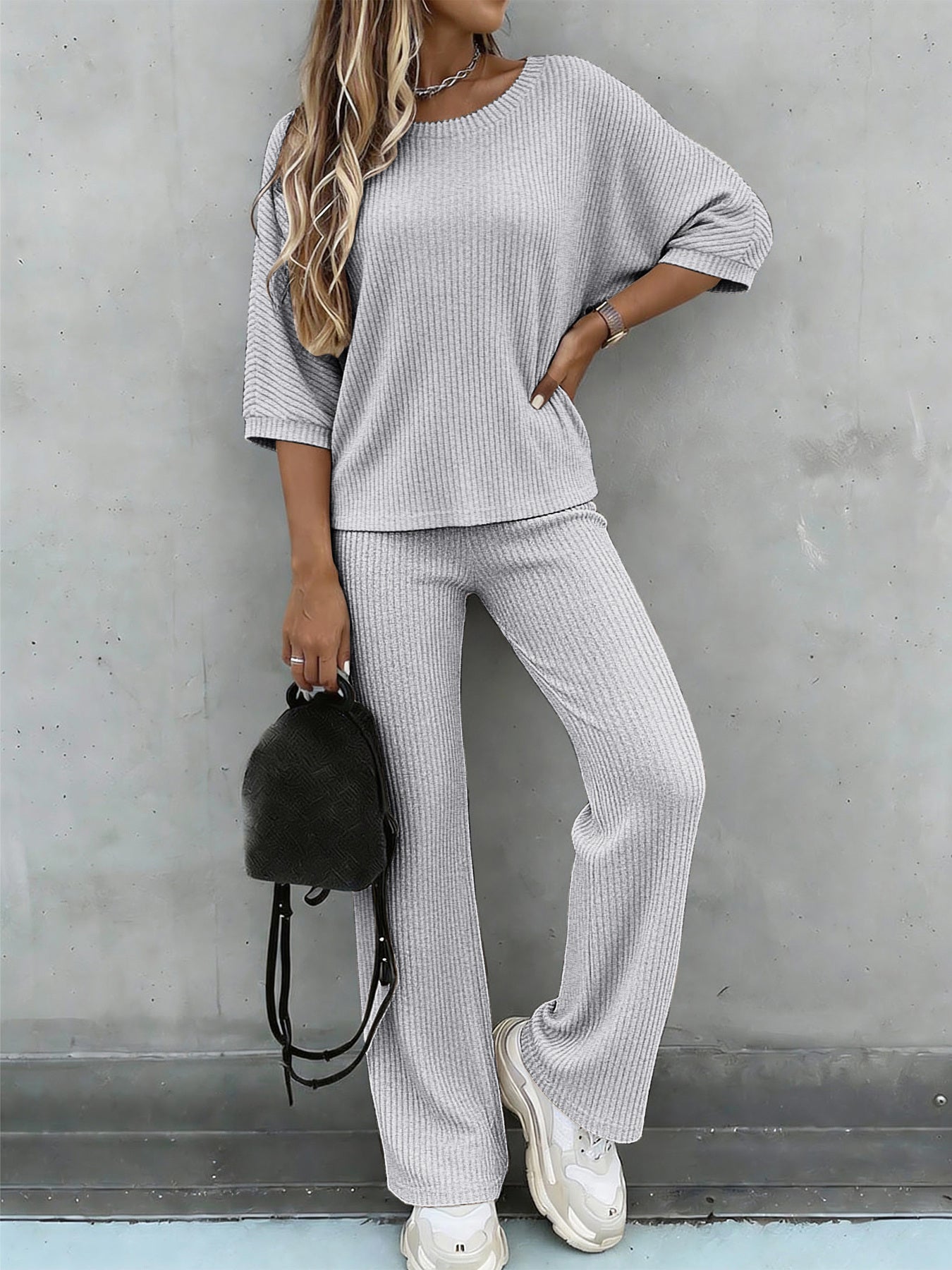 A Two-Piece Set Featuring a Solid Color Batwing Short-Sleeve T-Shirt with a Round Neck And Casual Wide-Leg Stretchy Pants - ayq