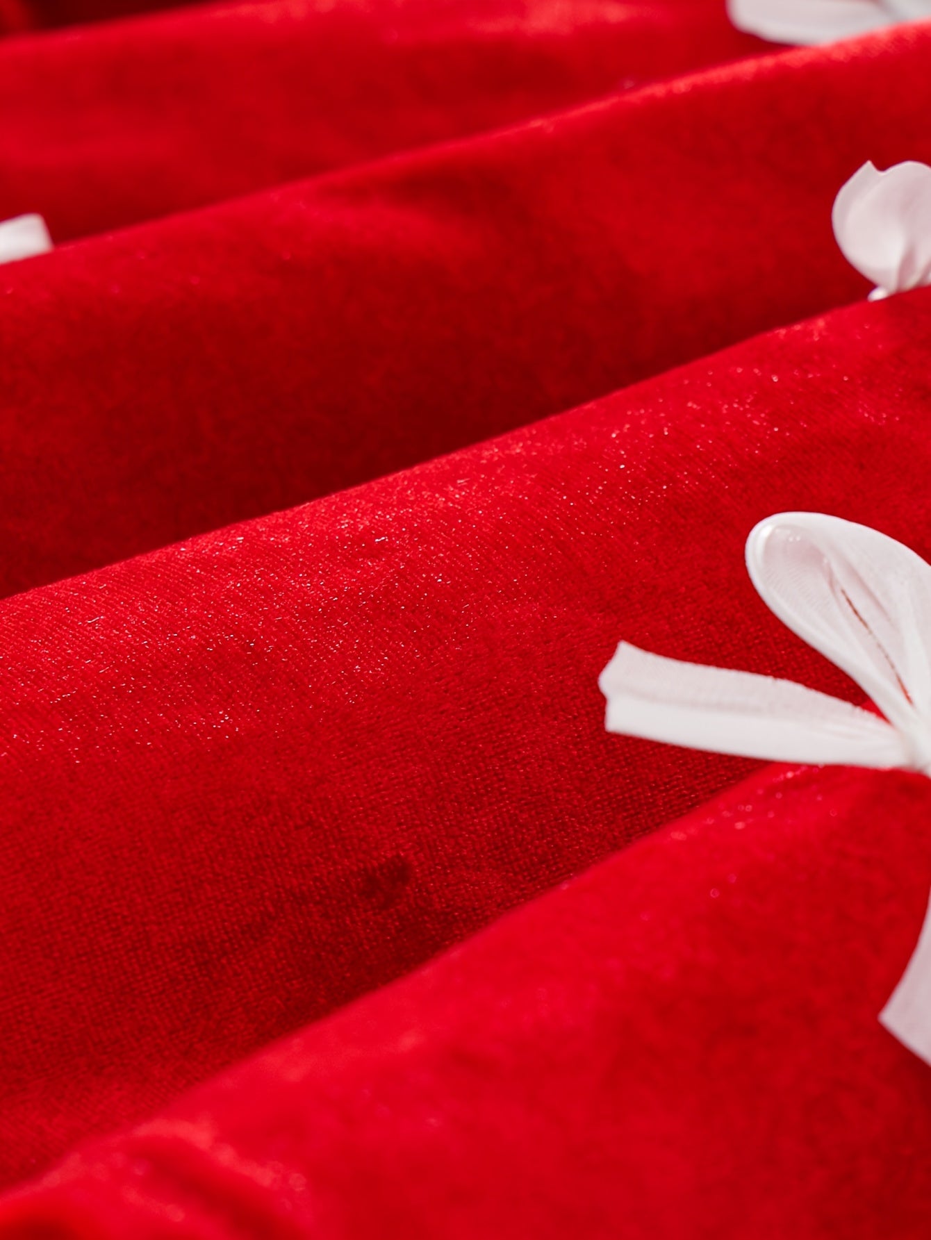 1 հատ կարմիր ժանյակավոր զգեստ՝ ծալքավոր օձիքով և ժապավենով մեջքով, երկար թևքերով ձմեռային երեկույթի զգեստ՝ Սուրբ Ծննդյան, Նոր տարվա, հարսանիքների համար, մեղմ, տաք հագուստ (կարճ բացվածքով, լվացքի մեքենայով լվացվող հագուստ)