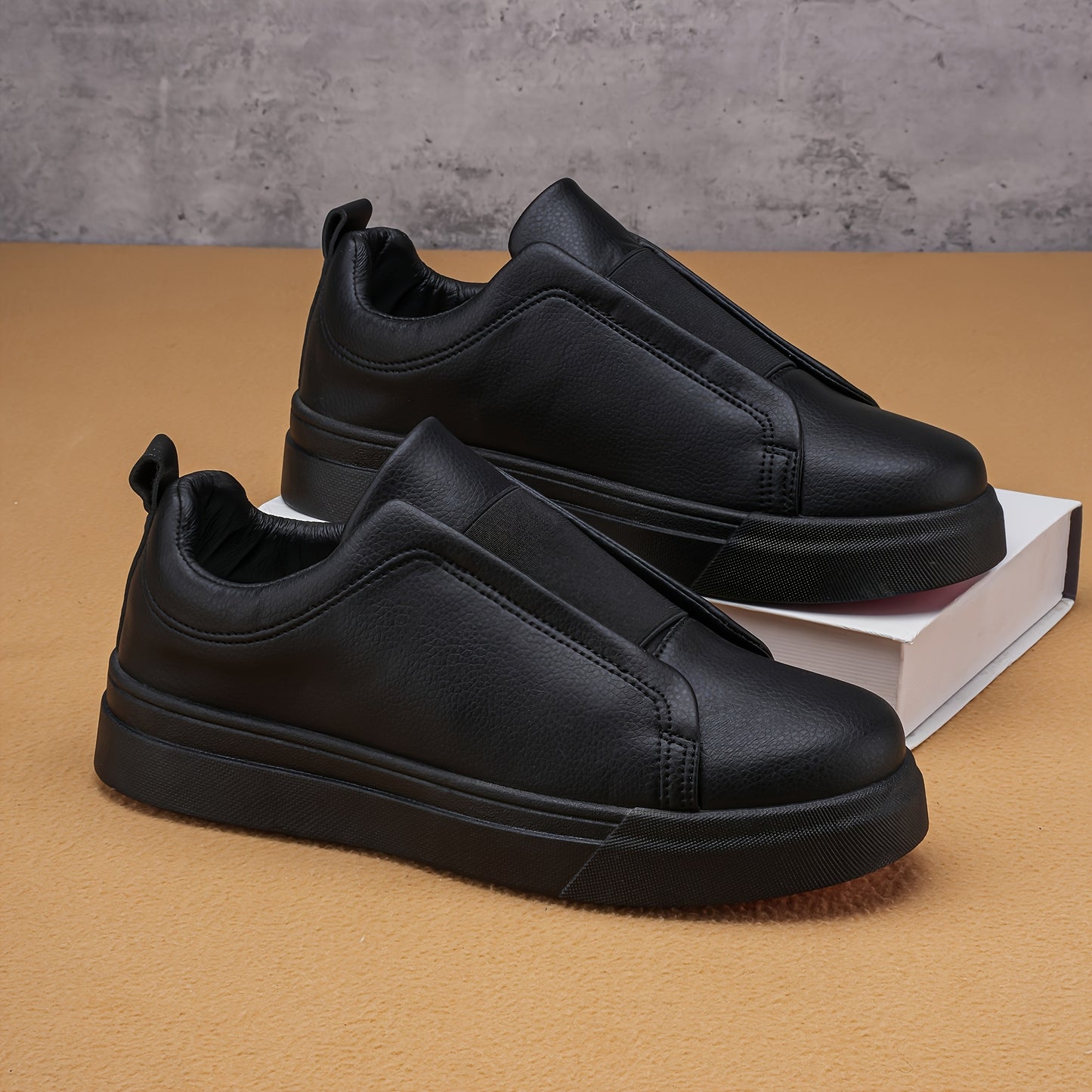 Men's Skate Sneakers with Durable PU Upper & Strong Grip Sole