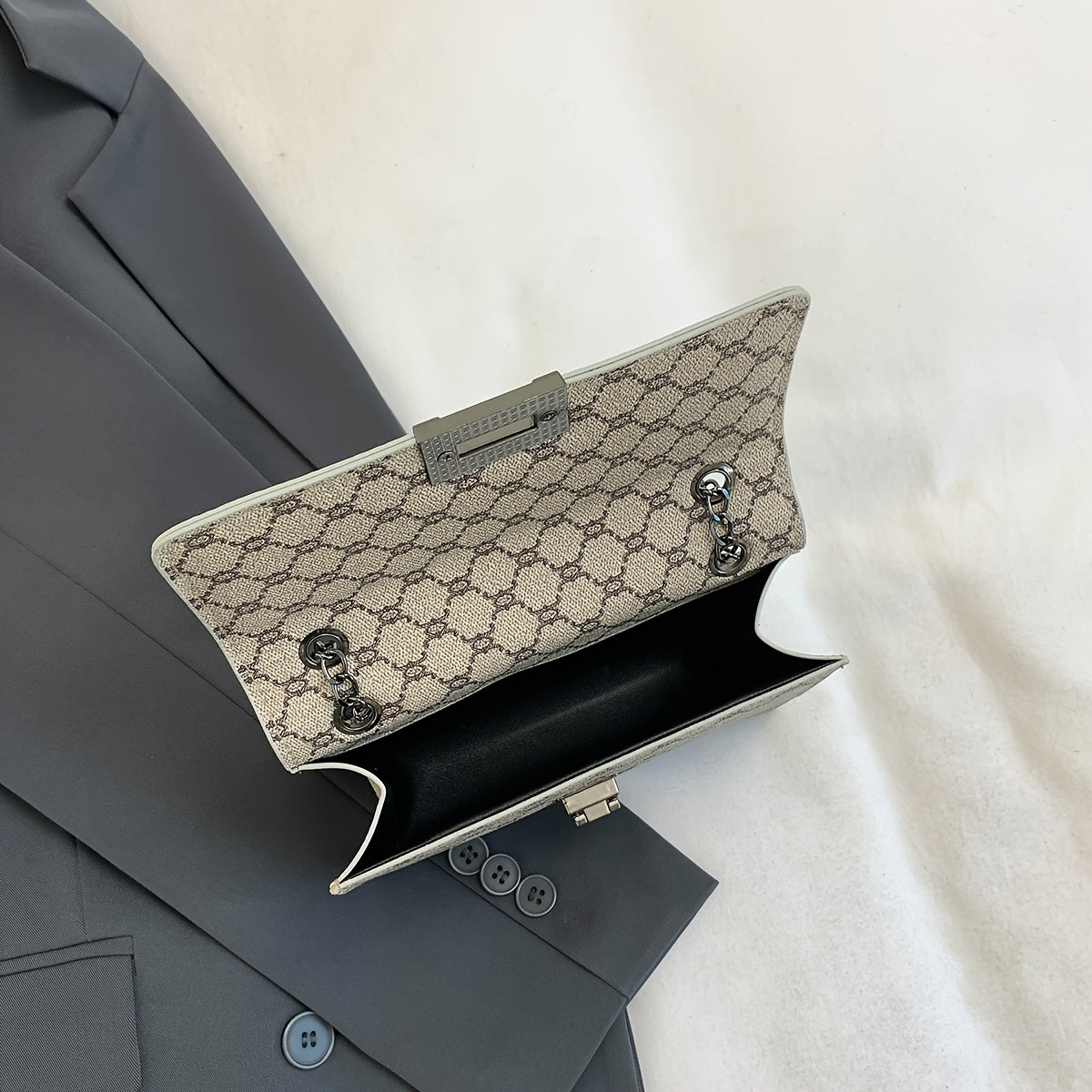 Կանացի նորաձև մեծ տարողությամբ ուսի պայուսակ | Միջին տարիքի կանանց համար նախատեսված խաչաձև շղթայով պայուսակ, արհեստական ​​կաշի, երկրաչափական նախշերով, բազմագույն, ճարմանդով փակվող | Խնամքի հրահանգներ՝ չլվանալ, ներկել՝ այո, աստառ՝ արհեստական ​​կաշի