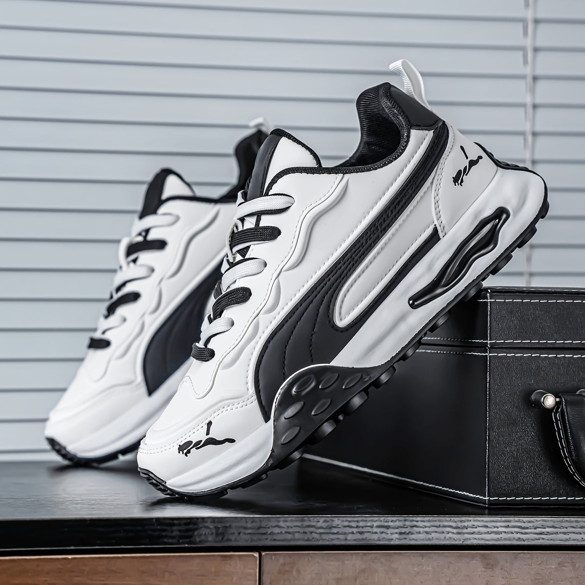 Men's Casual Low Top Sneakers for Spring and Fall