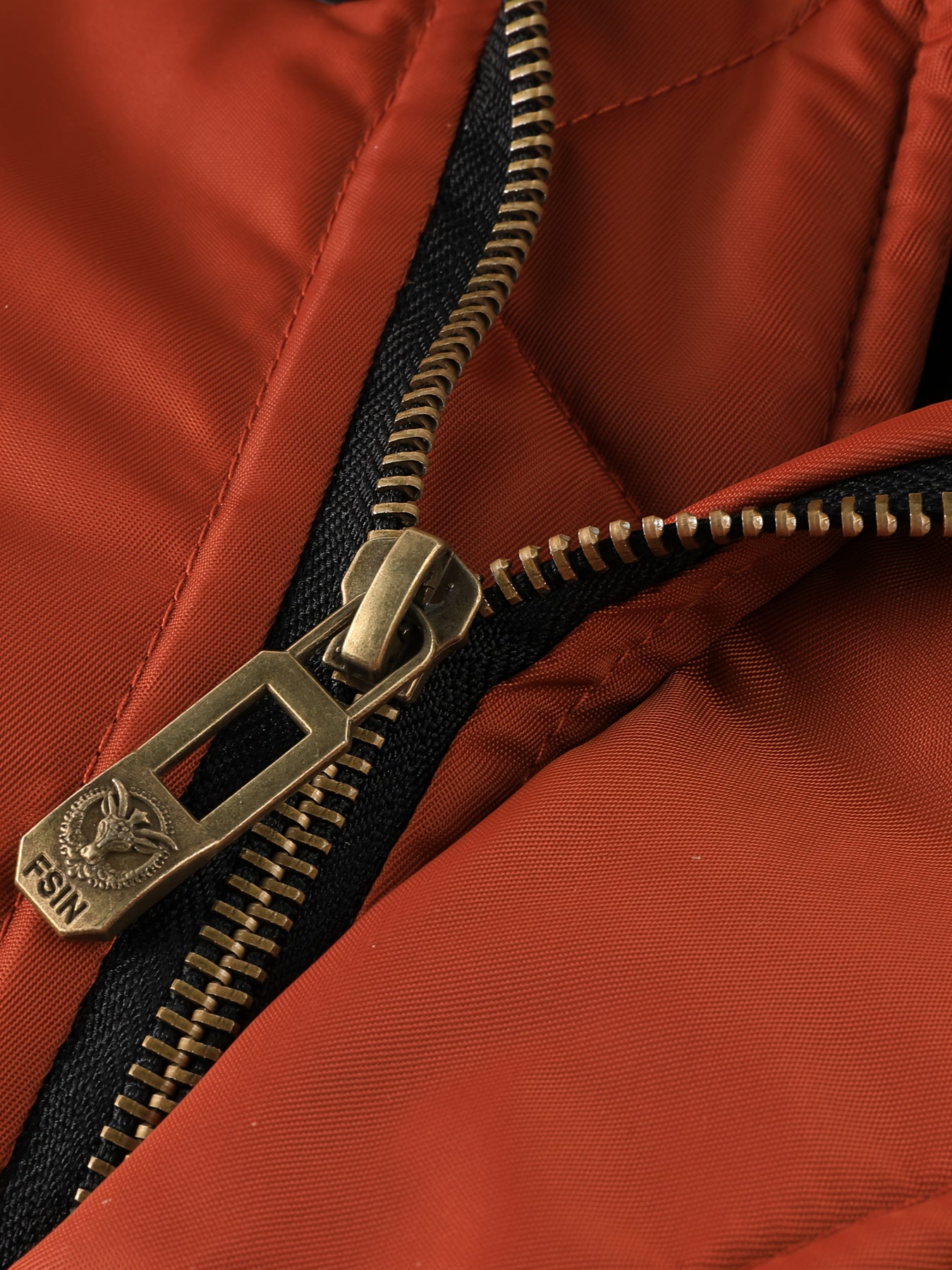 Տղամարդու ձմեռային վերարկու - նոր տաք, գլխարկով բաճկոն՝ ոսկեգույն նախշերով, ազատ չափսի, ցուրտ եղանակի համար նախատեսված ամենօրյա վերնազգեստ, լվացքի մեքենայով լվացվող, հաստ, հարմարավետ փափուկ աստառով