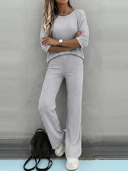 A Two-Piece Set Featuring a Solid Color Batwing Short-Sleeve T-Shirt with a Round Neck And Casual Wide-Leg Stretchy Pants - ayq