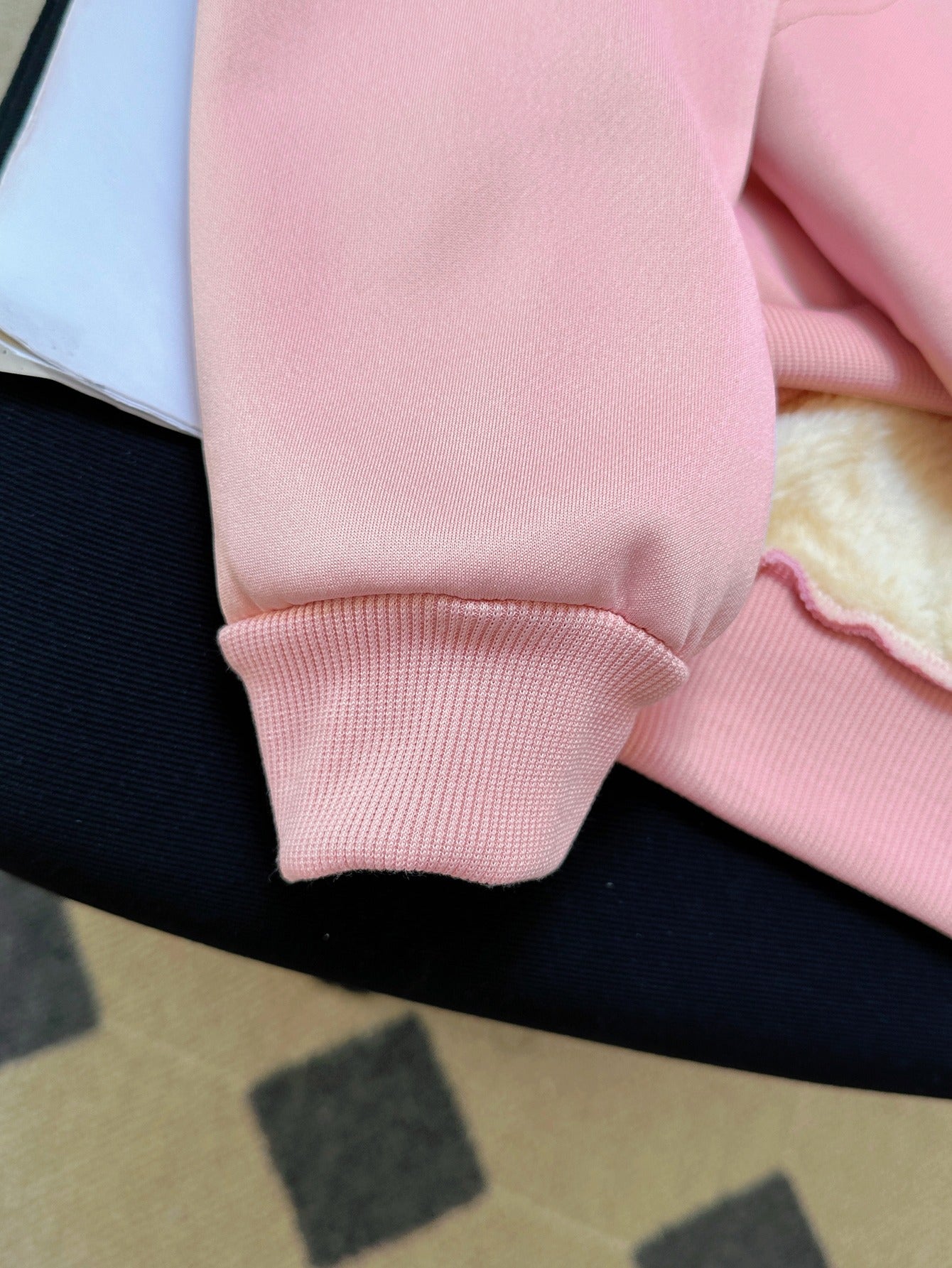 Կանացի մեծ չափսի ձմեռային տաք, գլխարկով սվիտեր՝ Շնորհավոր Սուրբ Ծնունդ և Շնորհավոր Նոր Տարի նախշերով - Հաստ բրդյա ծածկույթով մեծ չափսի սվիտեր, հարմարավետ, առօրյա սվիտեր Սուրբ Ծննդյան համար, Հելոուինի նվերներ, Սուրբ Ծննդյան սվիտեր, տոնական հագուստ,