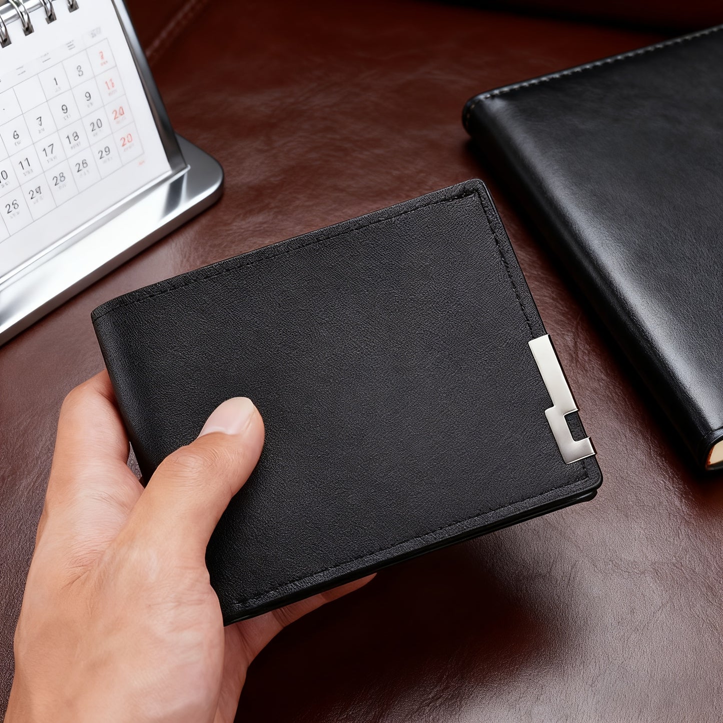 5 հատ տղամարդկանց համար նախատեսված գործնական հավաքածու, որը ներառում է քվարցային ժամացույց, գործնական գոտի, դրամապանակ, գրիչ և բանալիի շղթա