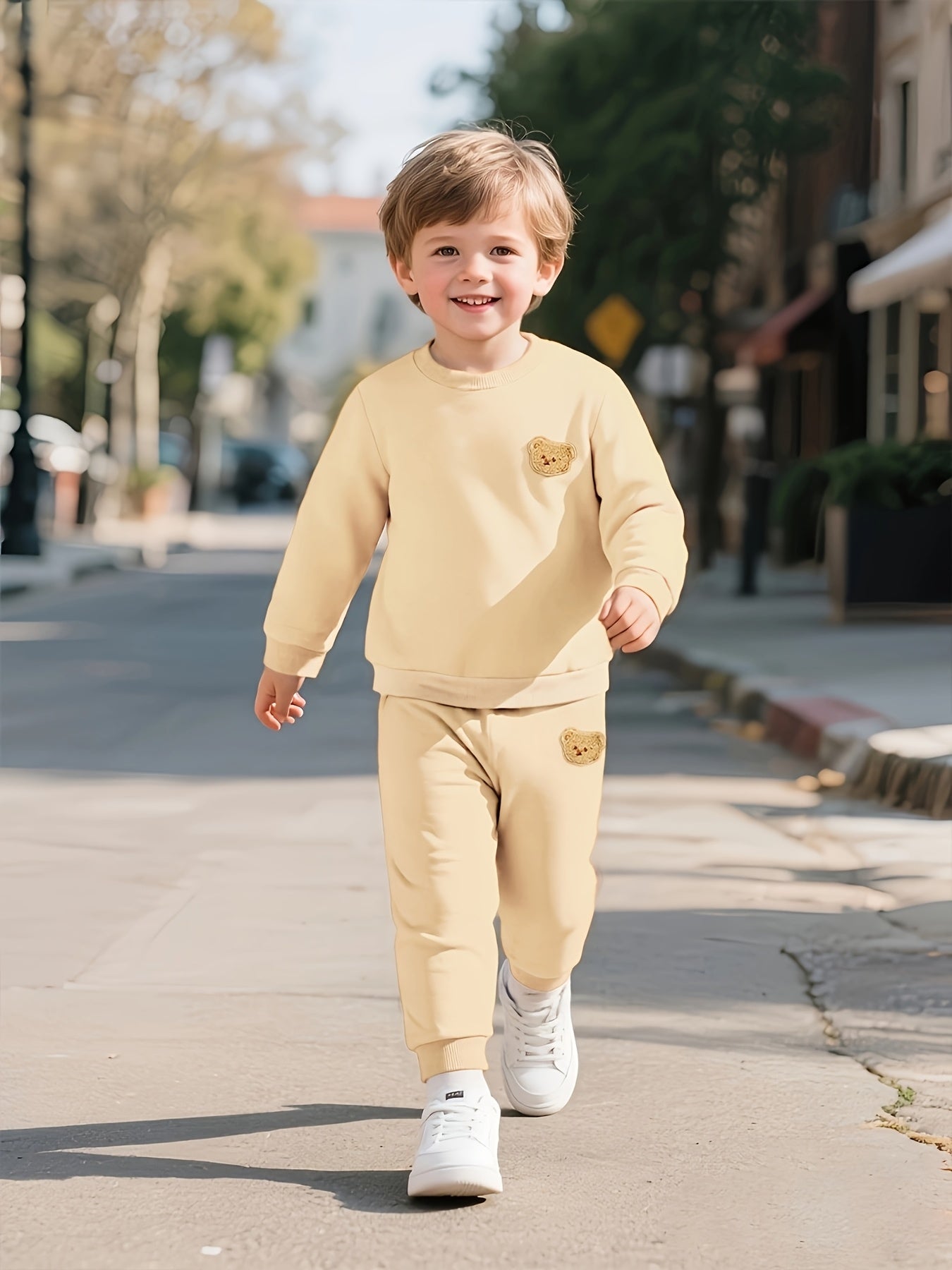 2pcs, Boys' Round Neck Sweatshirt Set, Suitable for Boys Aged 1-8, Fashionable Cartoon Bear Patch, Slightly Stretchy Fabric, Warm Fleece-Lined for Autumn and Winter, Ideal for Casual Sports Wear, Minimalist Style Perfect as a