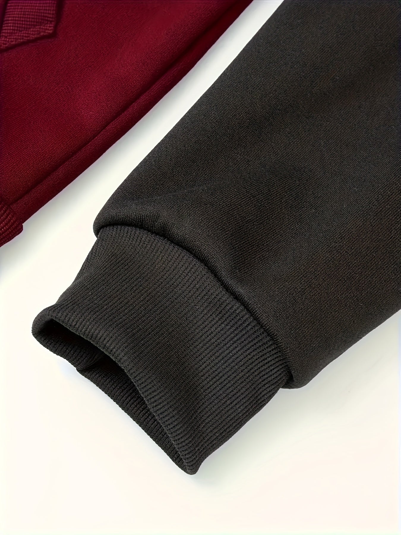 Տղամարդու ոճային գունային բլոկներով վերնաշապիկ՝ առօրյա, կայծակաճարմանդով և գլխարկով սվիտեր՝ առջևի գրպաններով, երկար թևքերով և երիզներով՝ շագանակագույն և սև դիզայնով, հարմարավետ աշնանային և ձմեռային հագուստի համար։