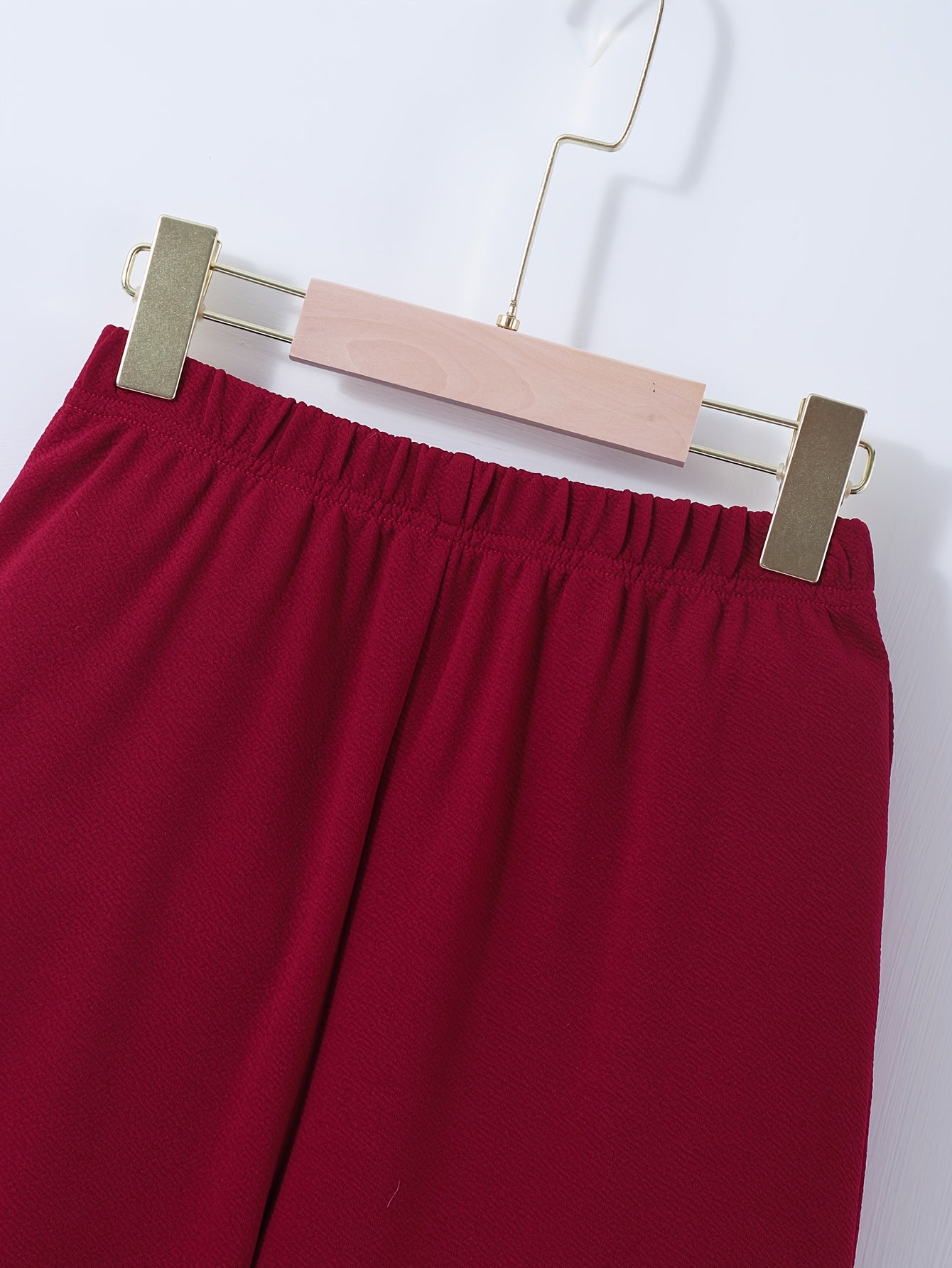 «Նորաձև աշնանային, էլեգանտ, ժապավենաձև զարդարված երկար թևքով վերնաշապիկ և ուղիղ լայն տաբատ՝ երկկտոր հավաքածու, զբոսանքի համար»