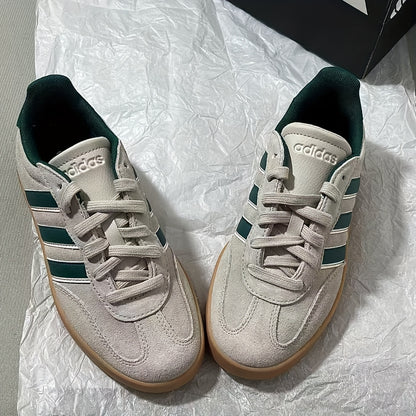 Adidas BARREDA BARREDA կանացի հարմարավետ և պարզ, ցածր վերնամասով, հարթ ներբանով սպորտային կոշիկներ, շագանակագույն, մոդել JP7106: