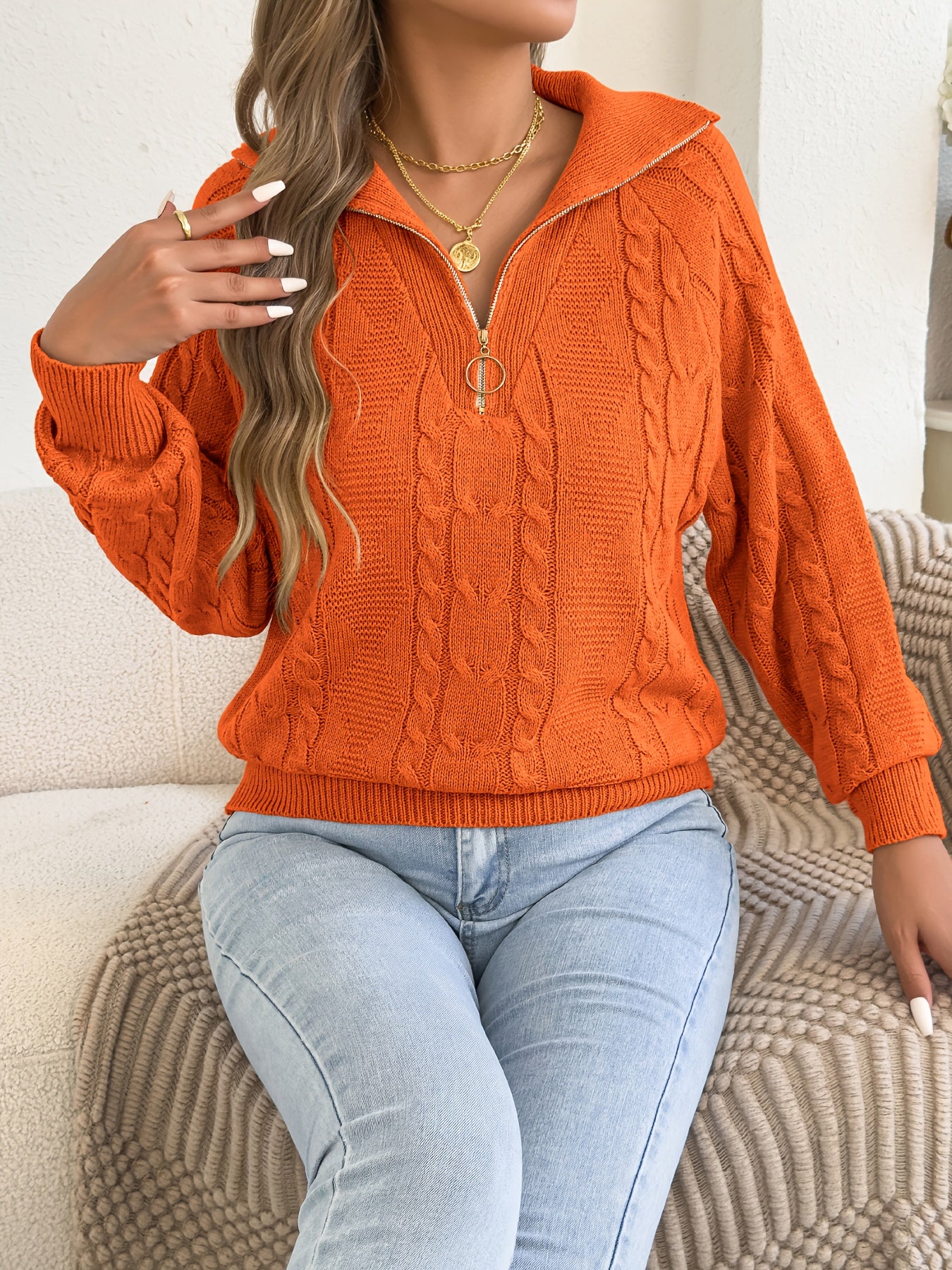 Աշնանային և ձմեռային հանգստի համար նախատեսված պուլովեր սվիտեր՝ միագույն, կայծակաճարմանդով և կոճղակապով, կանացի սվիտեր