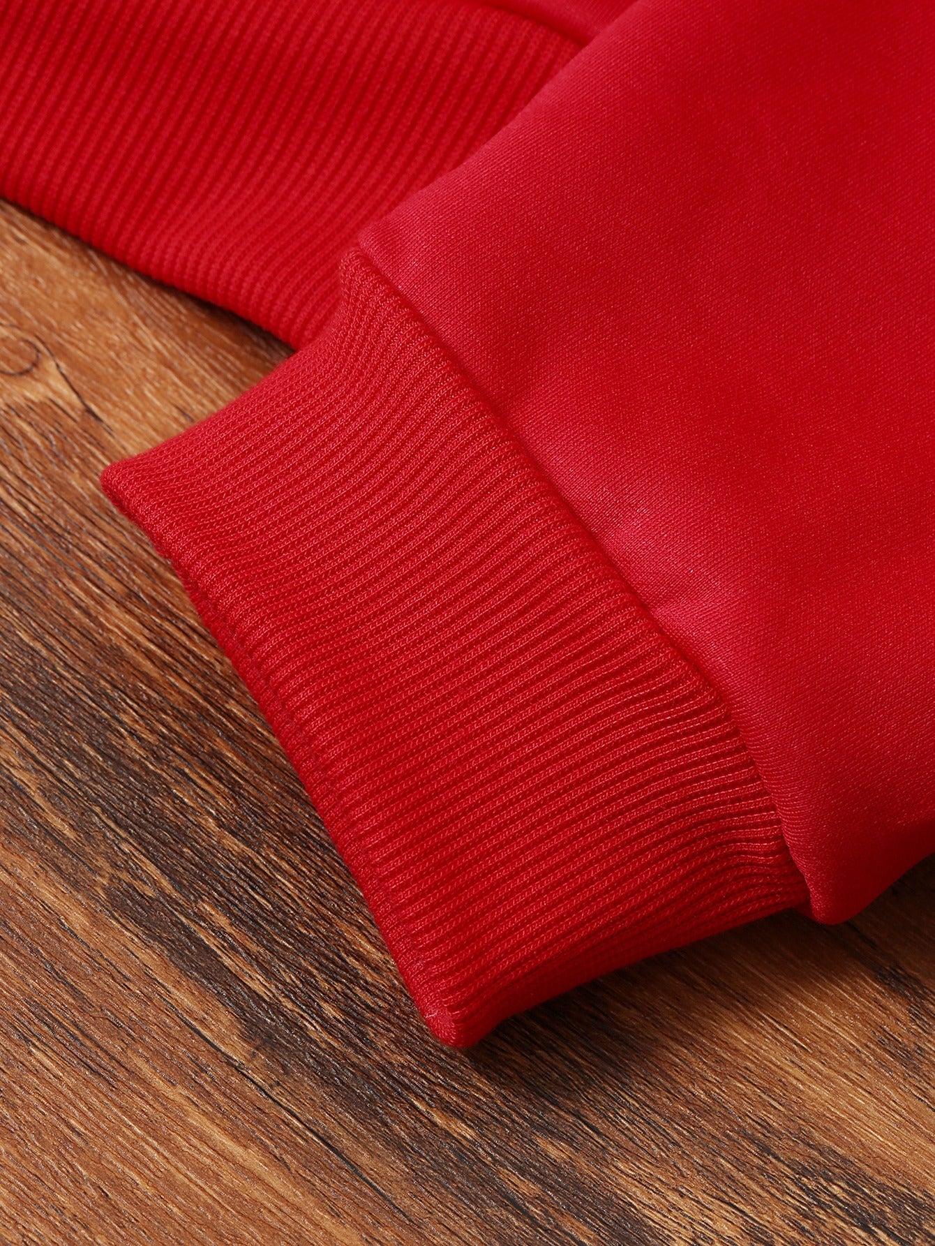 Սուրբ Ծննդյան և վանդակավոր ընձառյուծի նախշերով տոնածառի նախշերով կանացի շարված վերնաշապիկ, հաստ և տաք պոլիեսթերային գործվածքով բաճկոն, հարմար է աշնանային և ձմեռային սեզոնի համար նախատեսված առօրյա կոմպոզիտային տաք հագուստի համար։